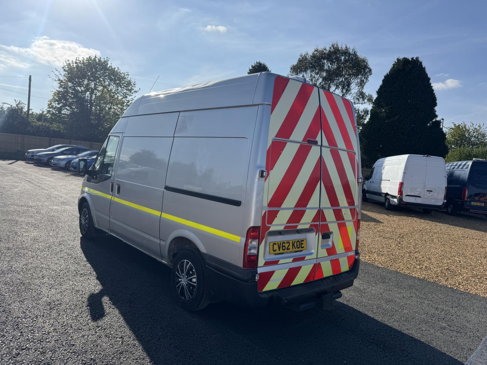Ford Transit 2.2 TDCi 300 Panel Van 3dr Diesel Manual FWD L2 H3 (198 g/km, 123 bhp)