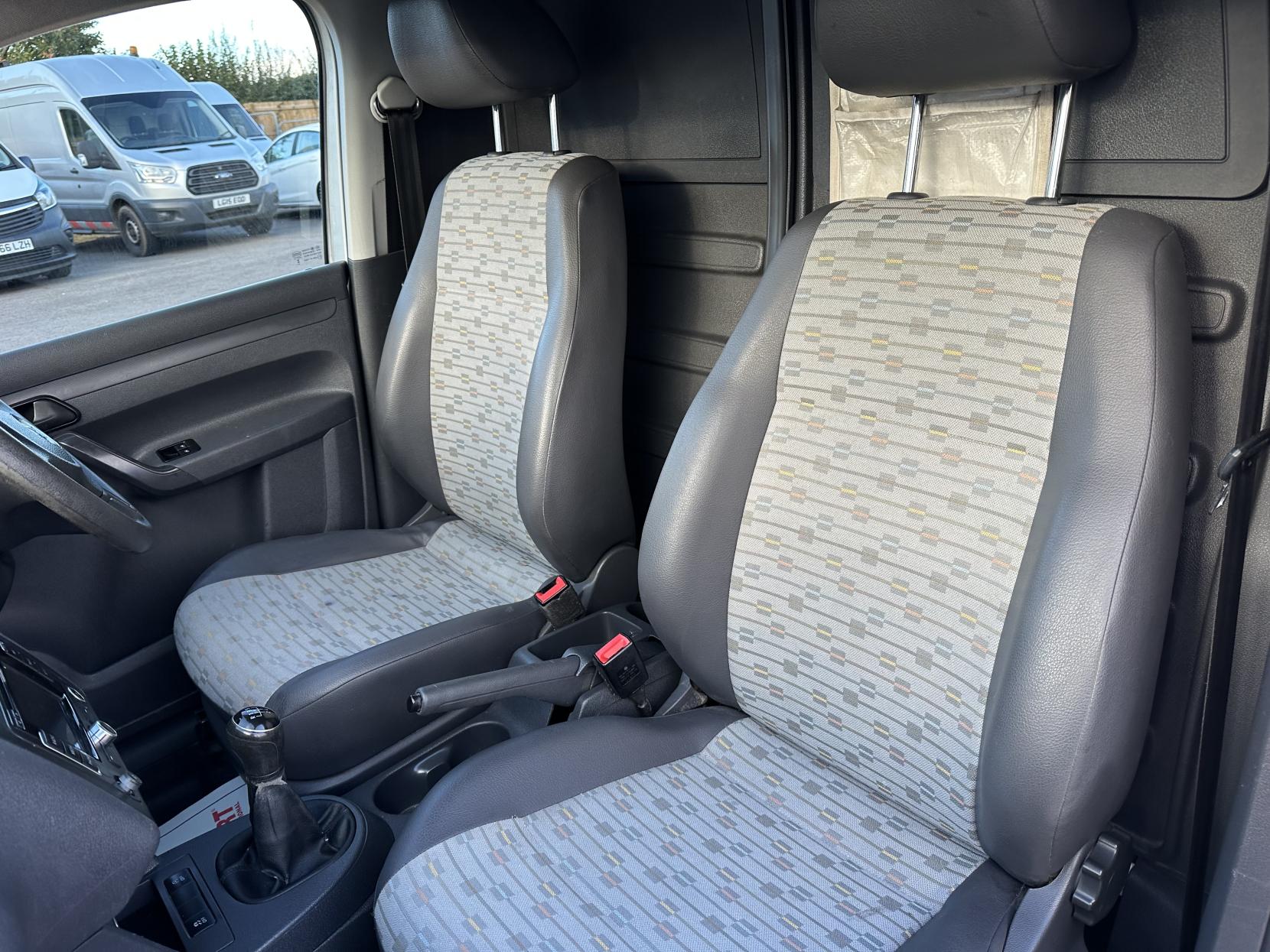 Volkswagen Caddy Maxi 1.6 TDi BlueMotion Tech C20 Maxi Startline Panel Van 5dr Diesel Manual FWD (136 g/km, 101 bhp)