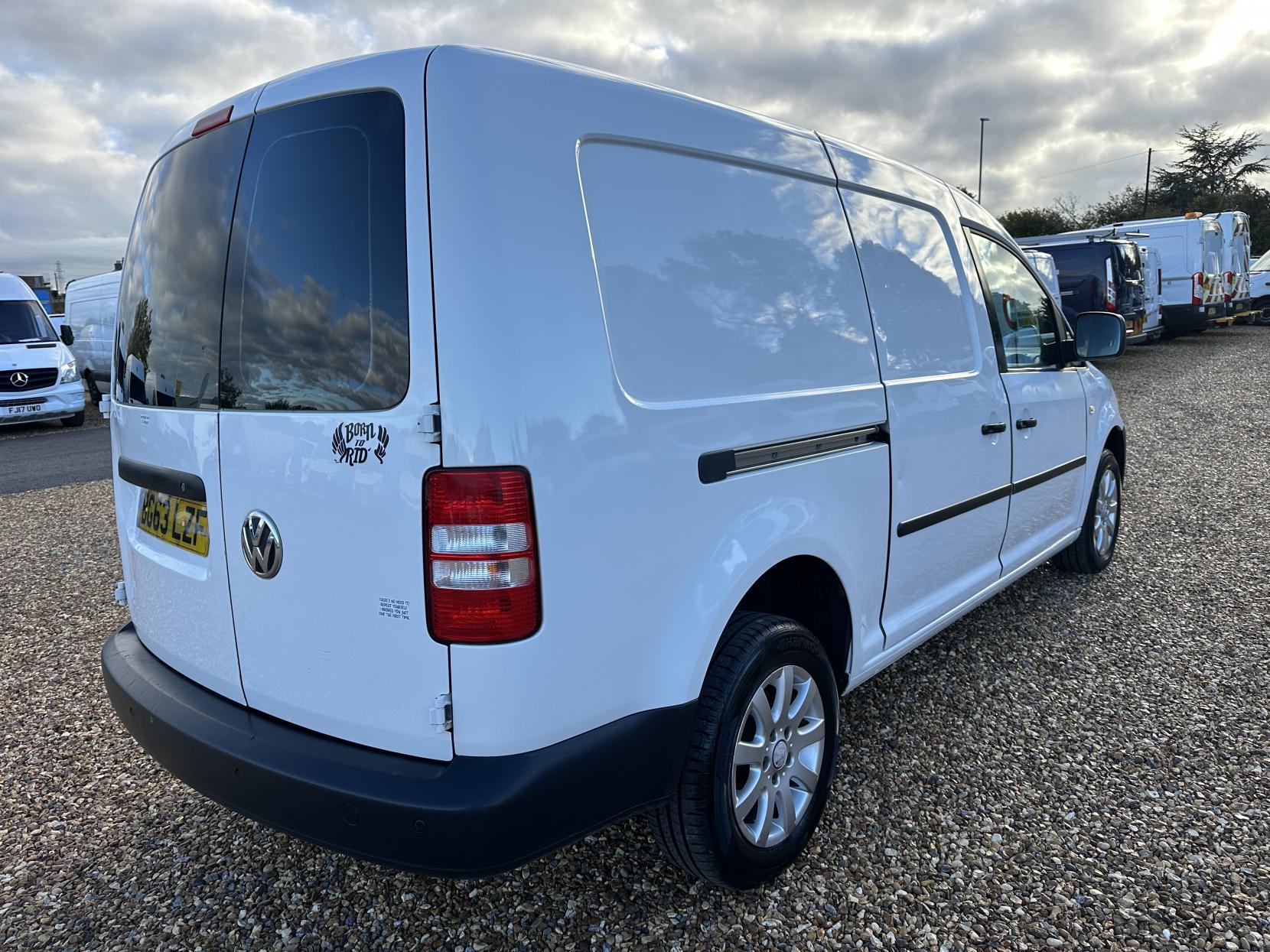 Volkswagen Caddy Maxi 1.6 TDi BlueMotion Tech C20 Maxi Startline Panel Van 5dr Diesel Manual FWD (136 g/km, 101 bhp)