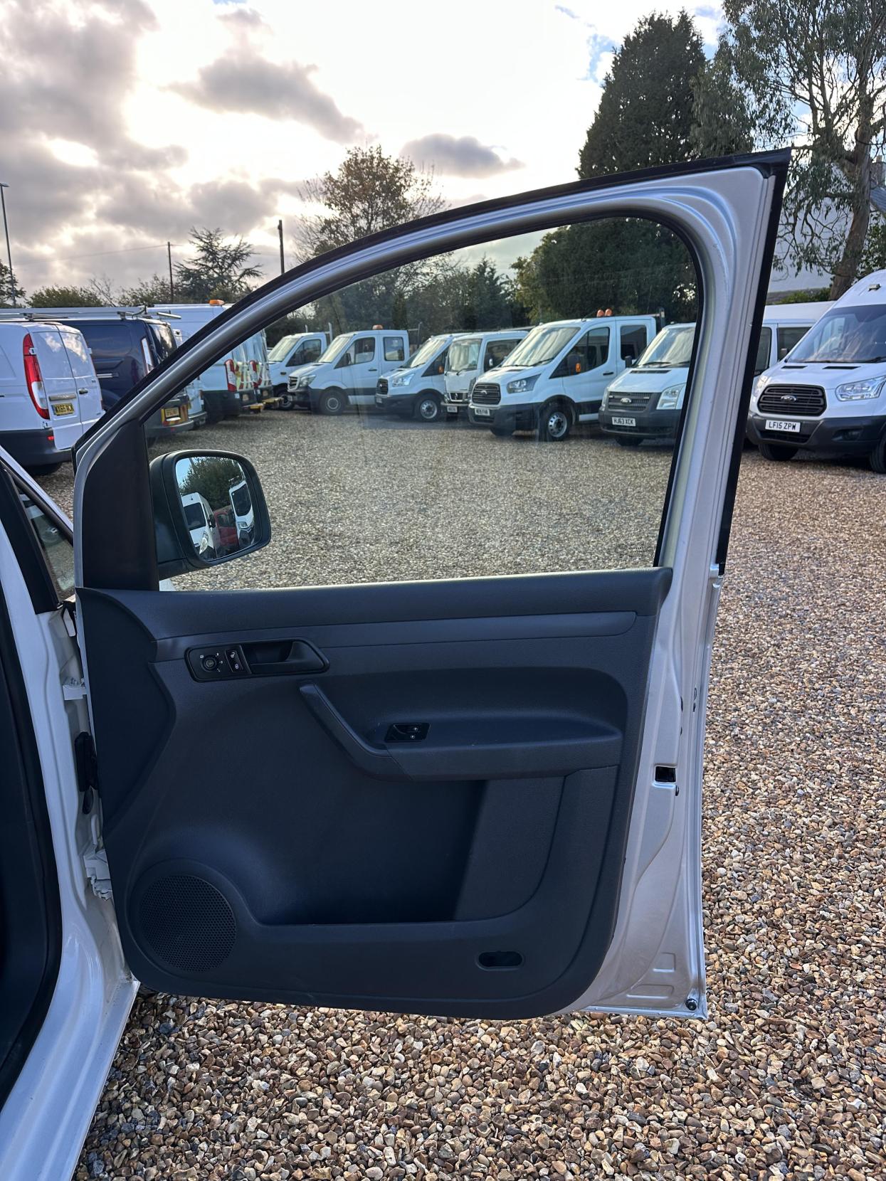 Volkswagen Caddy Maxi 1.6 TDi BlueMotion Tech C20 Maxi Startline Panel Van 5dr Diesel Manual FWD (136 g/km, 101 bhp)