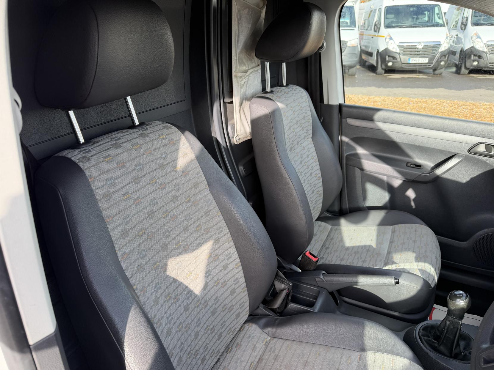 Volkswagen Caddy Maxi 1.6 TDi BlueMotion Tech C20 Maxi Startline Panel Van 5dr Diesel Manual FWD (136 g/km, 101 bhp)