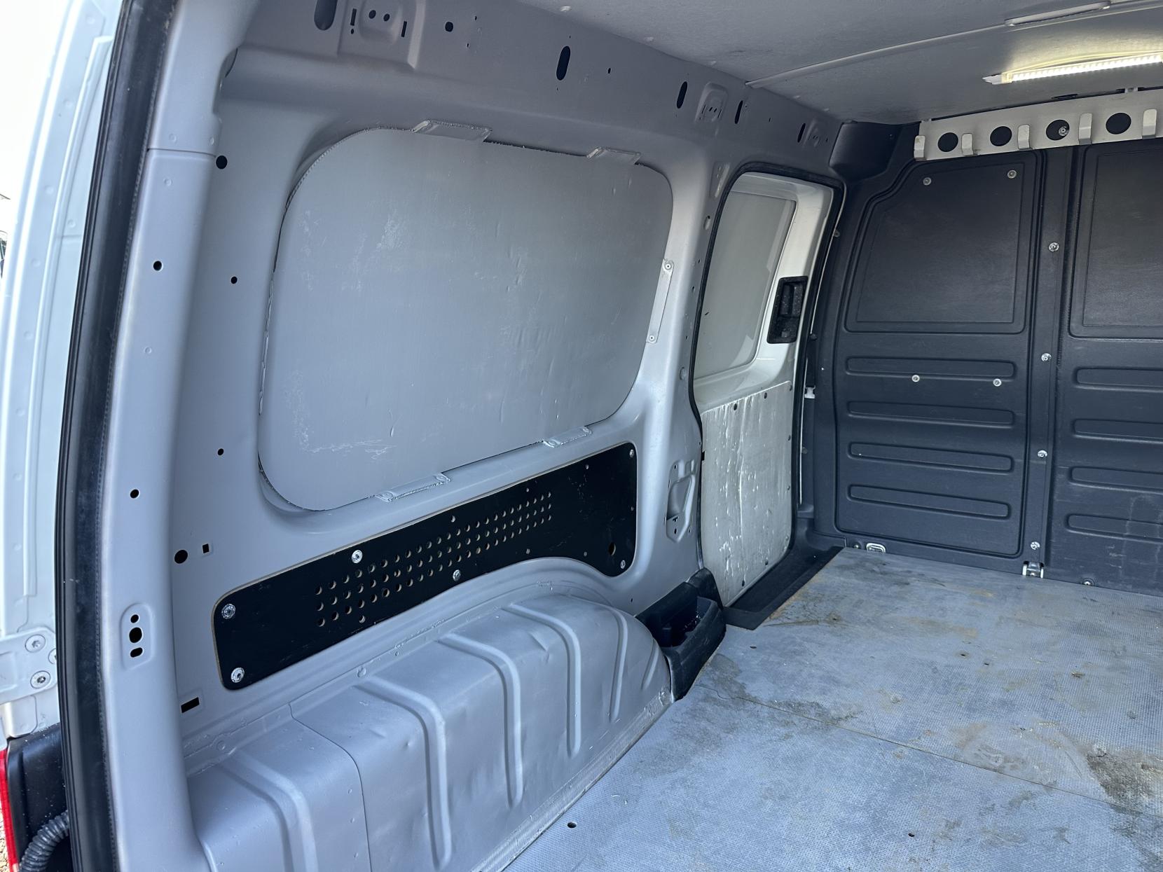 Volkswagen Caddy Maxi 1.6 TDi BlueMotion Tech C20 Maxi Startline Panel Van 5dr Diesel Manual FWD (136 g/km, 101 bhp)