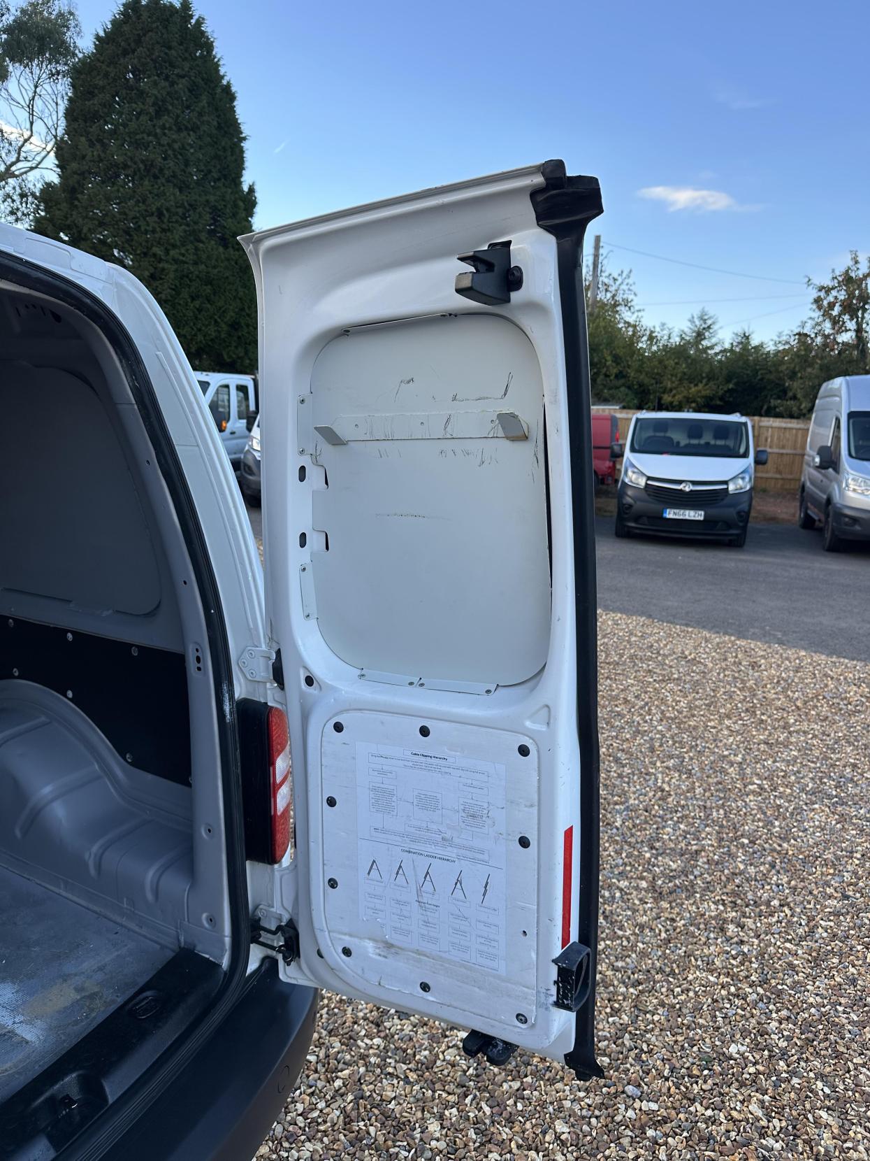 Volkswagen Caddy Maxi 1.6 TDi BlueMotion Tech C20 Maxi Startline Panel Van 5dr Diesel Manual FWD (136 g/km, 101 bhp)