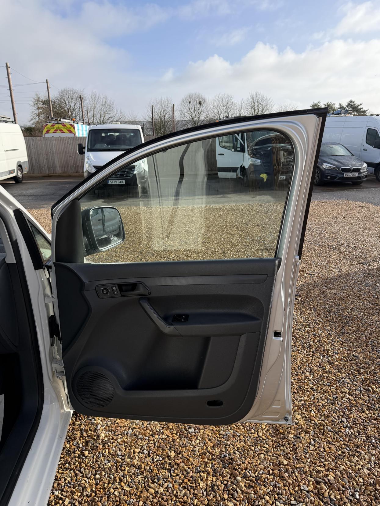 Volkswagen Caddy Maxi 1.6 TDi BlueMotion Tech C20 Maxi Startline Panel Van 5dr Diesel Manual FWD (136 g/km, 101 bhp)