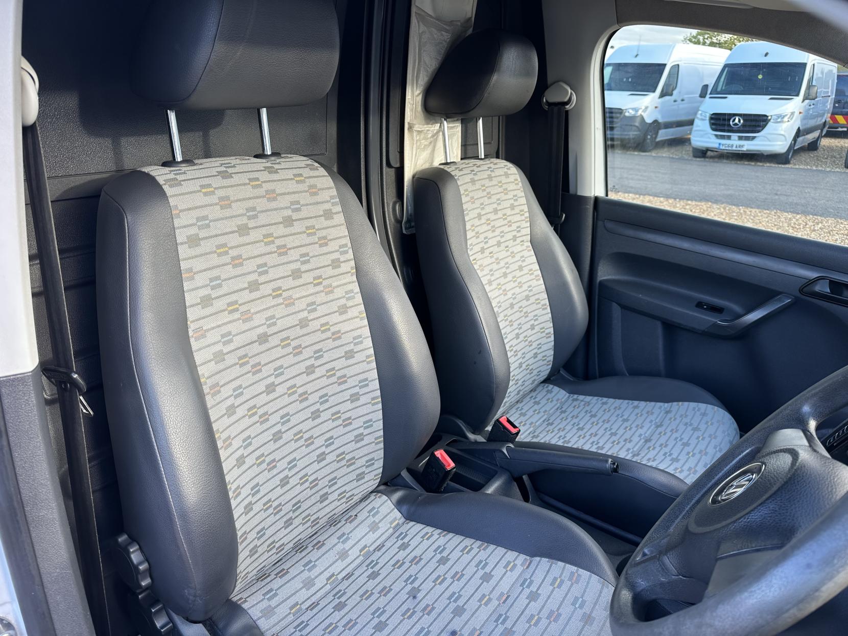 Volkswagen Caddy Maxi 1.6 TDi BlueMotion Tech C20 Maxi Startline Panel Van 5dr Diesel Manual FWD (136 g/km, 101 bhp)