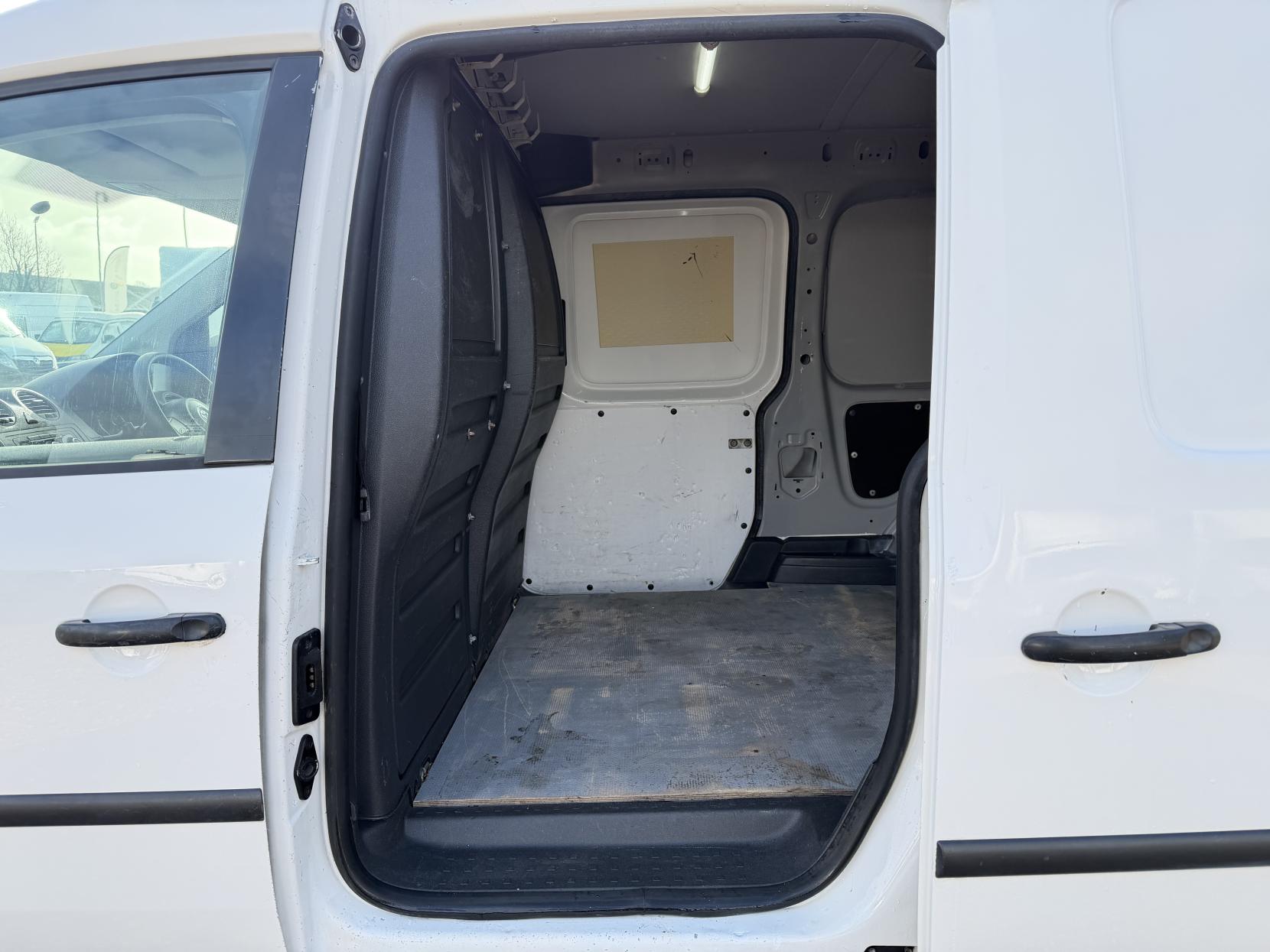 Volkswagen Caddy Maxi 1.6 TDi BlueMotion Tech C20 Maxi Startline Panel Van 5dr Diesel Manual FWD (136 g/km, 101 bhp)