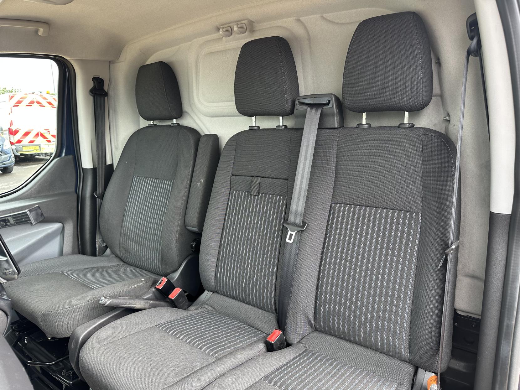 Ford Transit Custom 2.2 TDCi 330 Trend Panel Van 5dr Diesel Manual L2 H1 (197 g/km, 123 bhp)