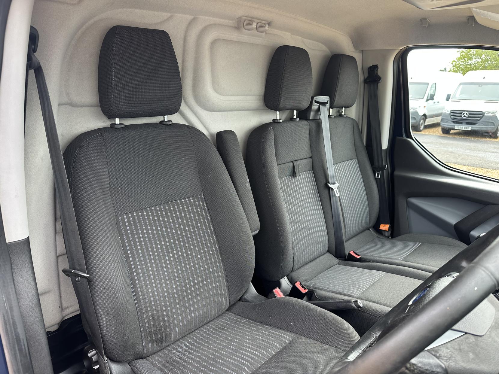 Ford Transit Custom 2.2 TDCi 330 Trend Panel Van 5dr Diesel Manual L2 H1 (197 g/km, 123 bhp)