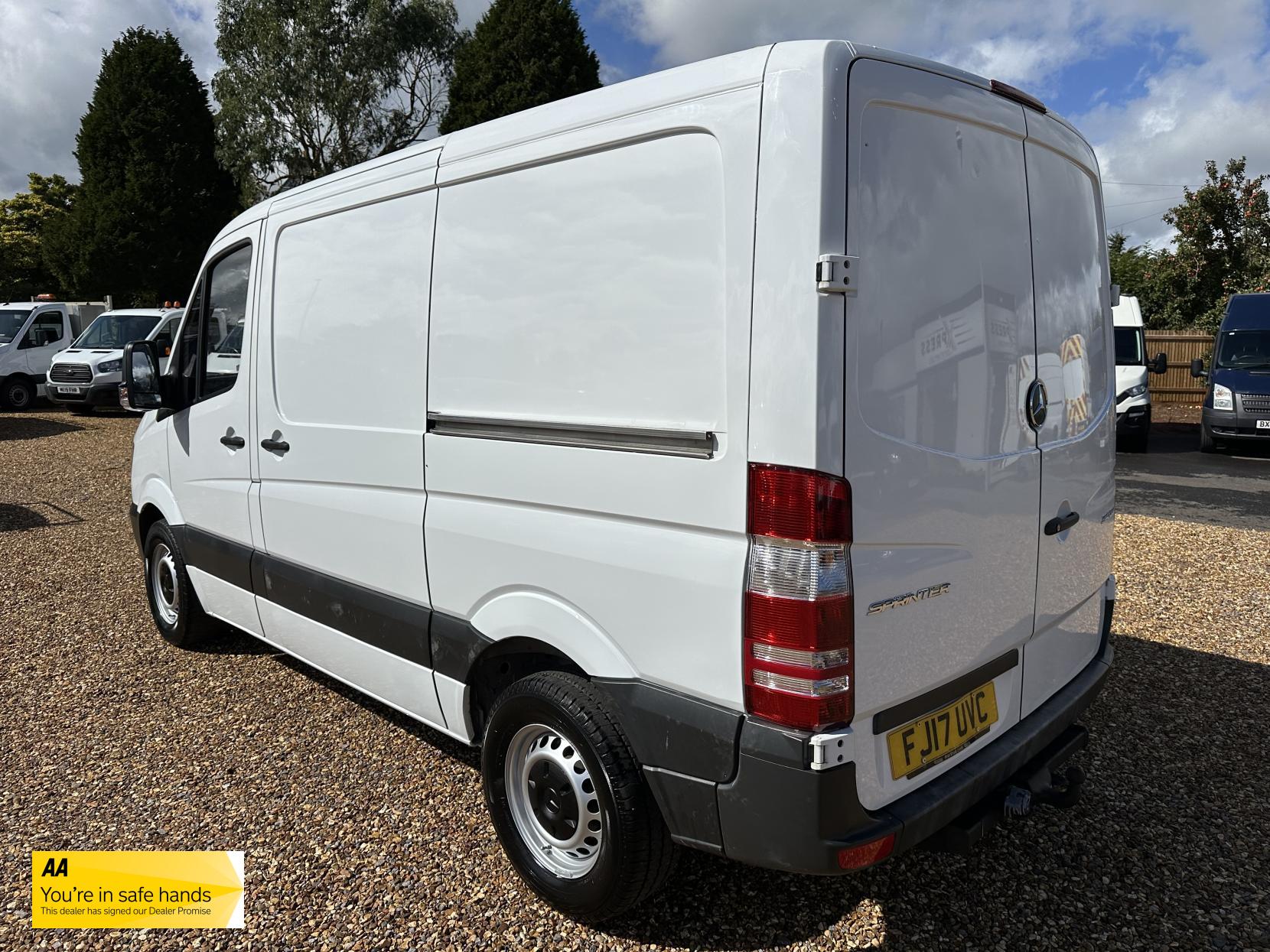 Mercedes-Benz Sprinter 2.1 314 CDi BlueEFFICIENCY Panel Van 5dr Diesel Manual RWD L1 (199 g/km, 140 bhp)