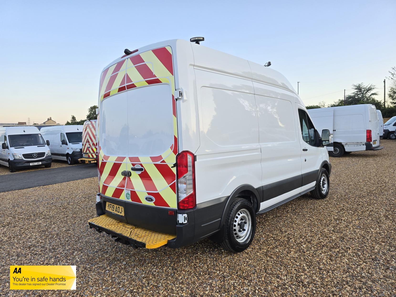 Ford Transit 2.0 350 EcoBlue Panel Van 5dr Diesel Manual RWD L2 H3 Euro 6 (130 ps)