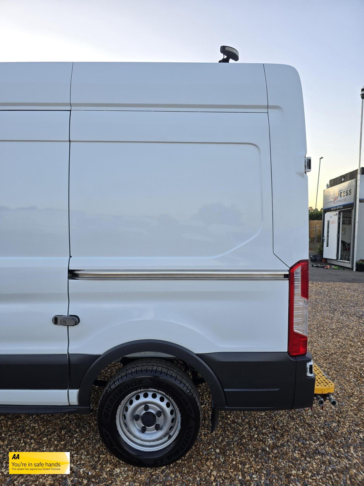 Ford Transit 2.0 350 EcoBlue Panel Van 5dr Diesel Manual RWD L2 H3 Euro 6 (130 ps)