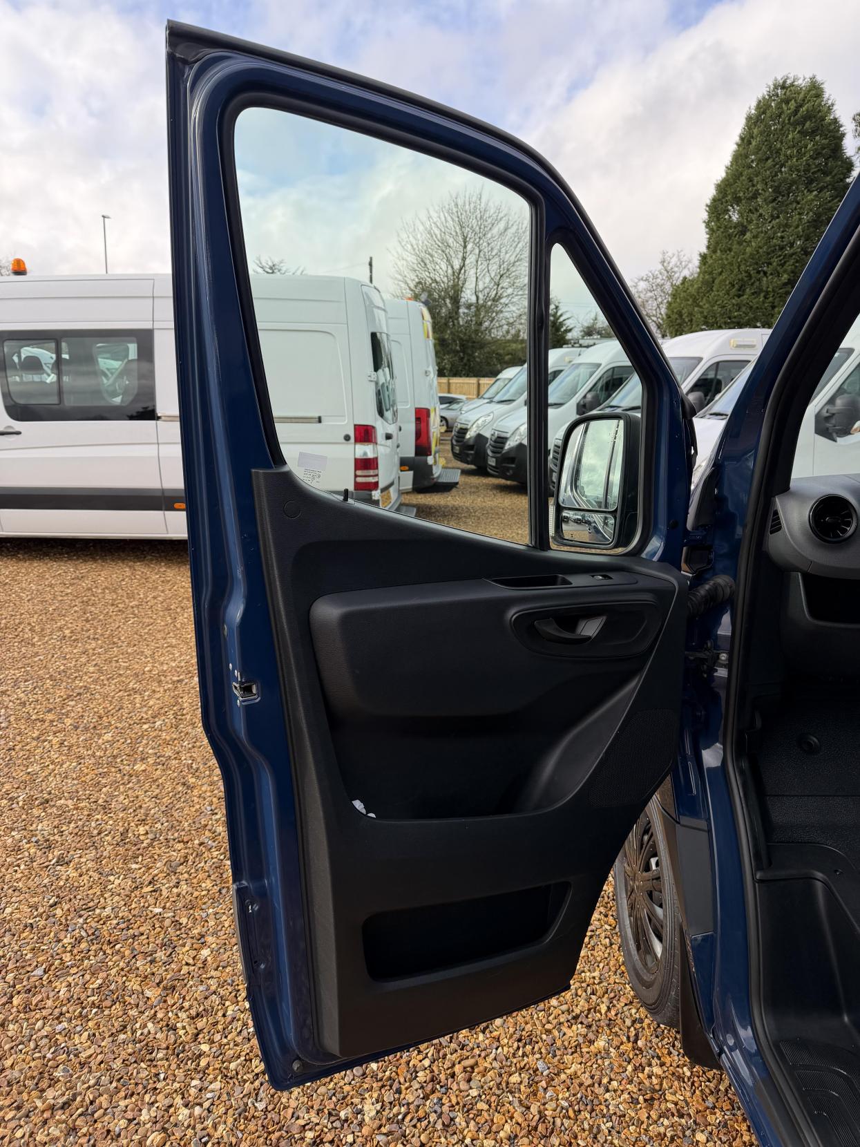 Mercedes-Benz Sprinter 2.1 314 CDI Panel Van 5dr Diesel Manual RWD L2 H2 Euro 6 (143 ps)