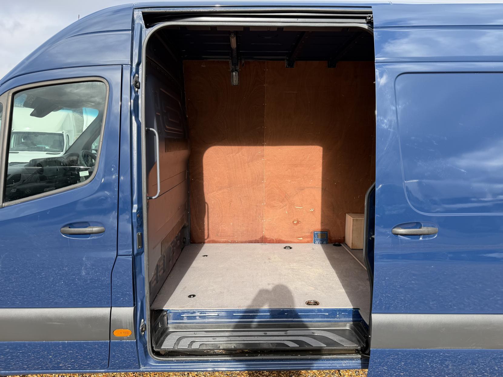 Mercedes-Benz Sprinter 2.1 314 CDI Panel Van 5dr Diesel Manual RWD L2 H2 Euro 6 (143 ps)