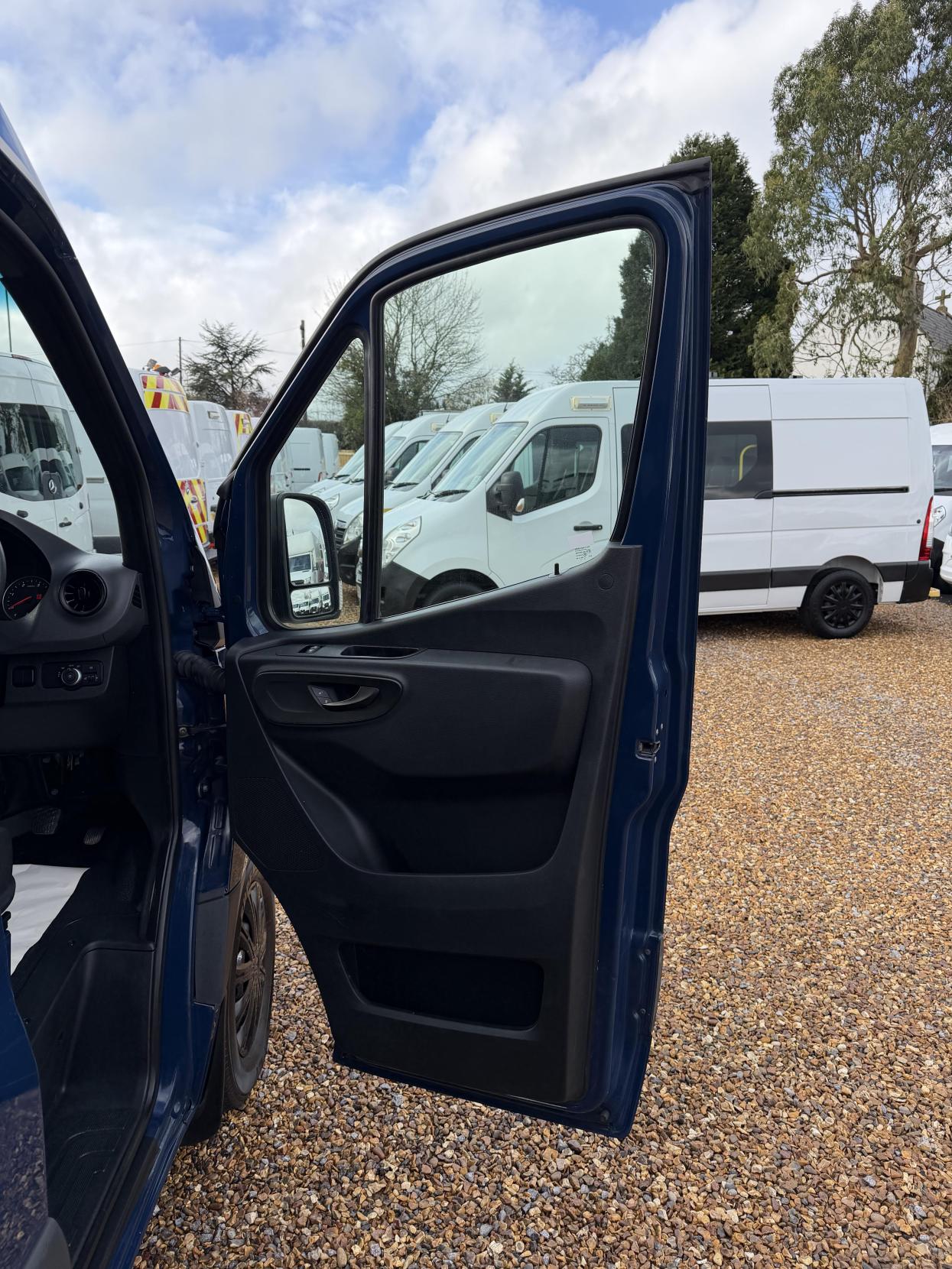 Mercedes-Benz Sprinter 2.1 314 CDI Panel Van 5dr Diesel Manual RWD L2 H2 Euro 6 (143 ps)