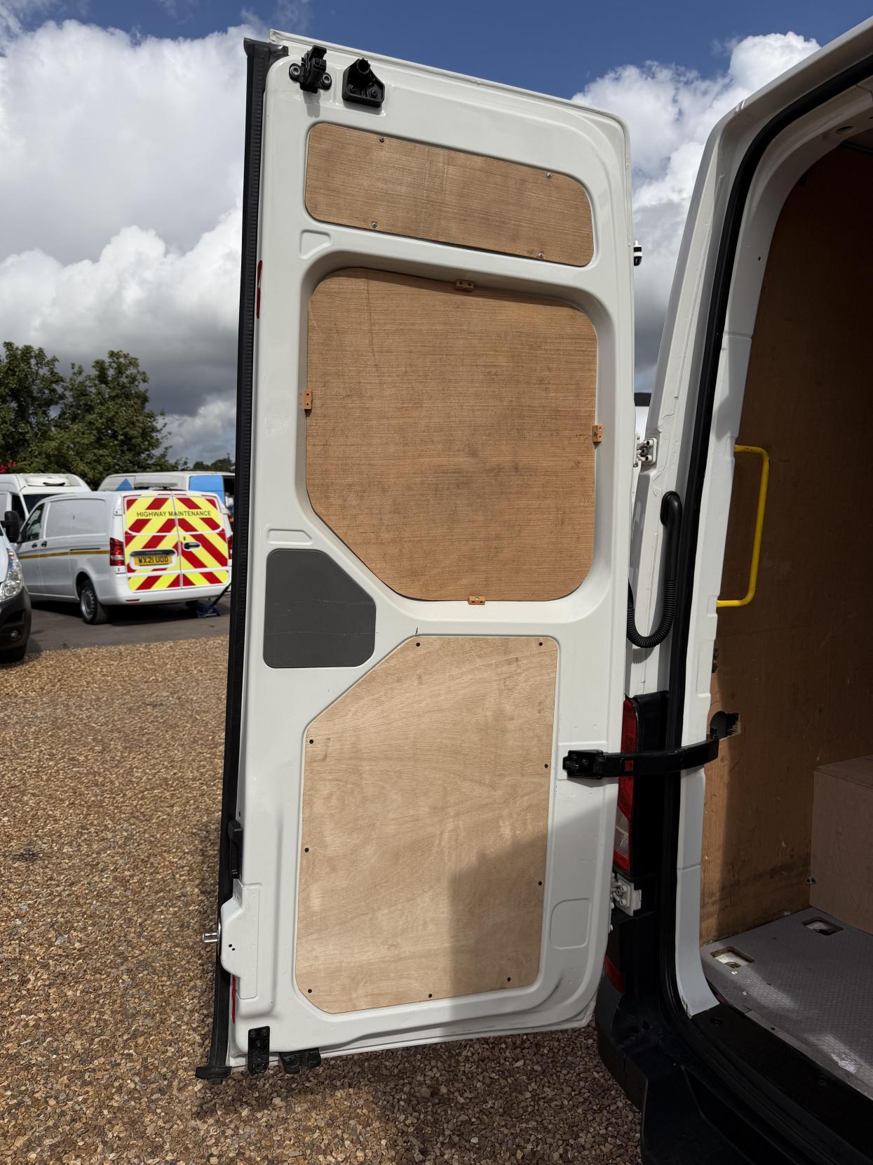 2019 MAN TGE 2.0 3140d Panel Van 5dr Diesel Manual FWD LWB High Roof Euro 6 (s/s) (140 ps) - Thumbnail 44