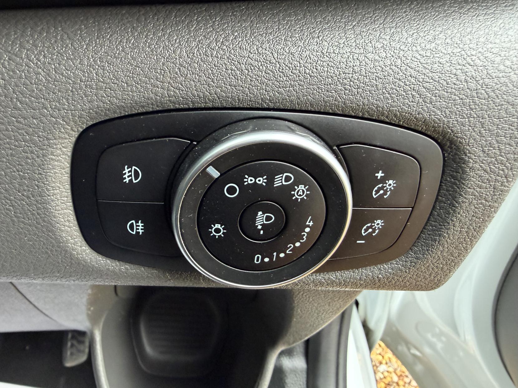 Ford Transit Custom 2.0 300 EcoBlue Trend Panel Van 5dr Diesel Manual L2 H2 Euro 6 (105 ps)