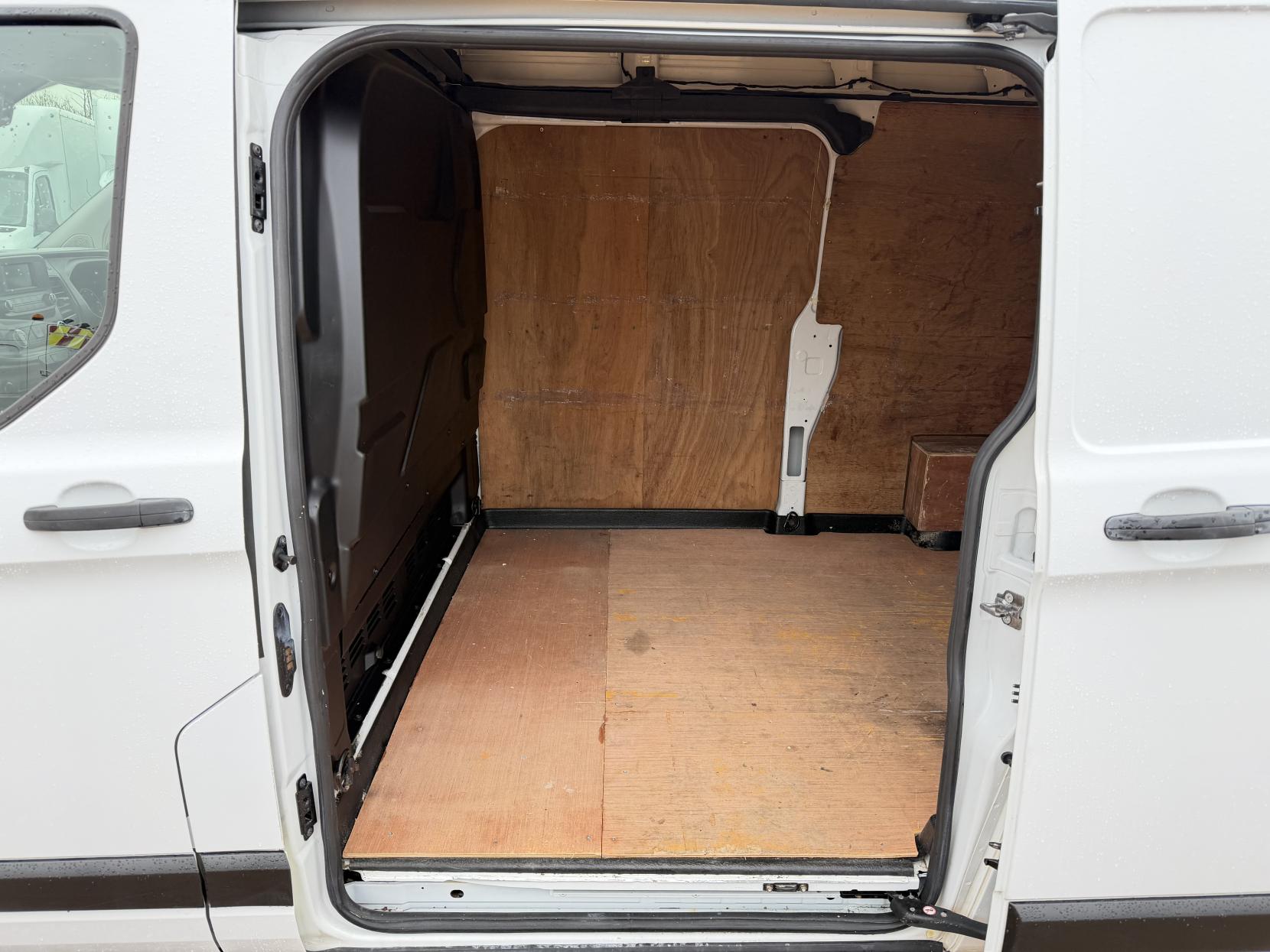 Ford Transit Custom 2.0 300 EcoBlue Trend Panel Van 5dr Diesel Manual L2 H2 Euro 6 (105 ps)