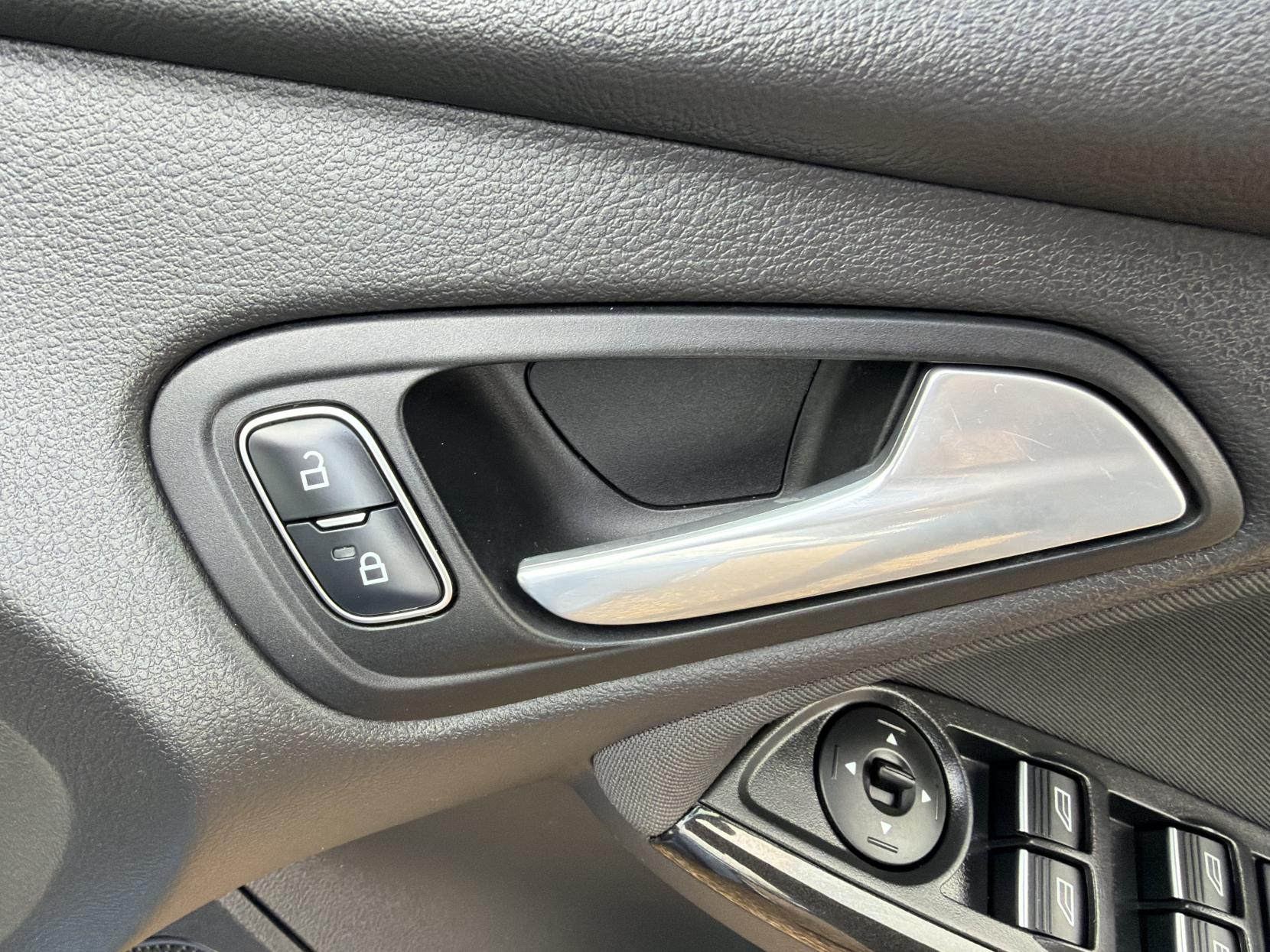 Ford Focus 1.0T EcoBoost Titanium Estate 5dr Petrol Auto Euro 6 (s/s) (125 ps)