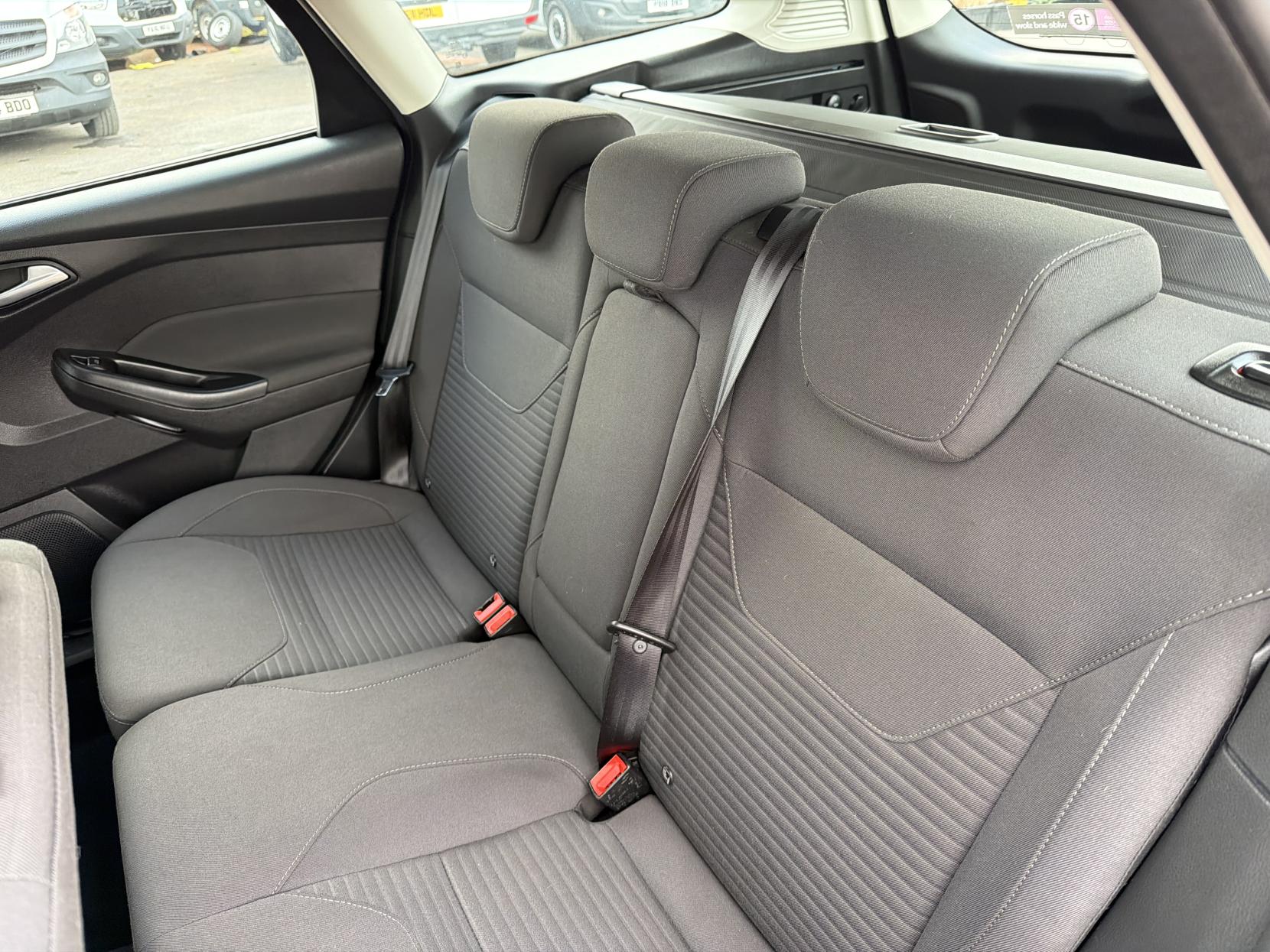 Ford Focus 1.0T EcoBoost Titanium Estate 5dr Petrol Auto Euro 6 (s/s) (125 ps)