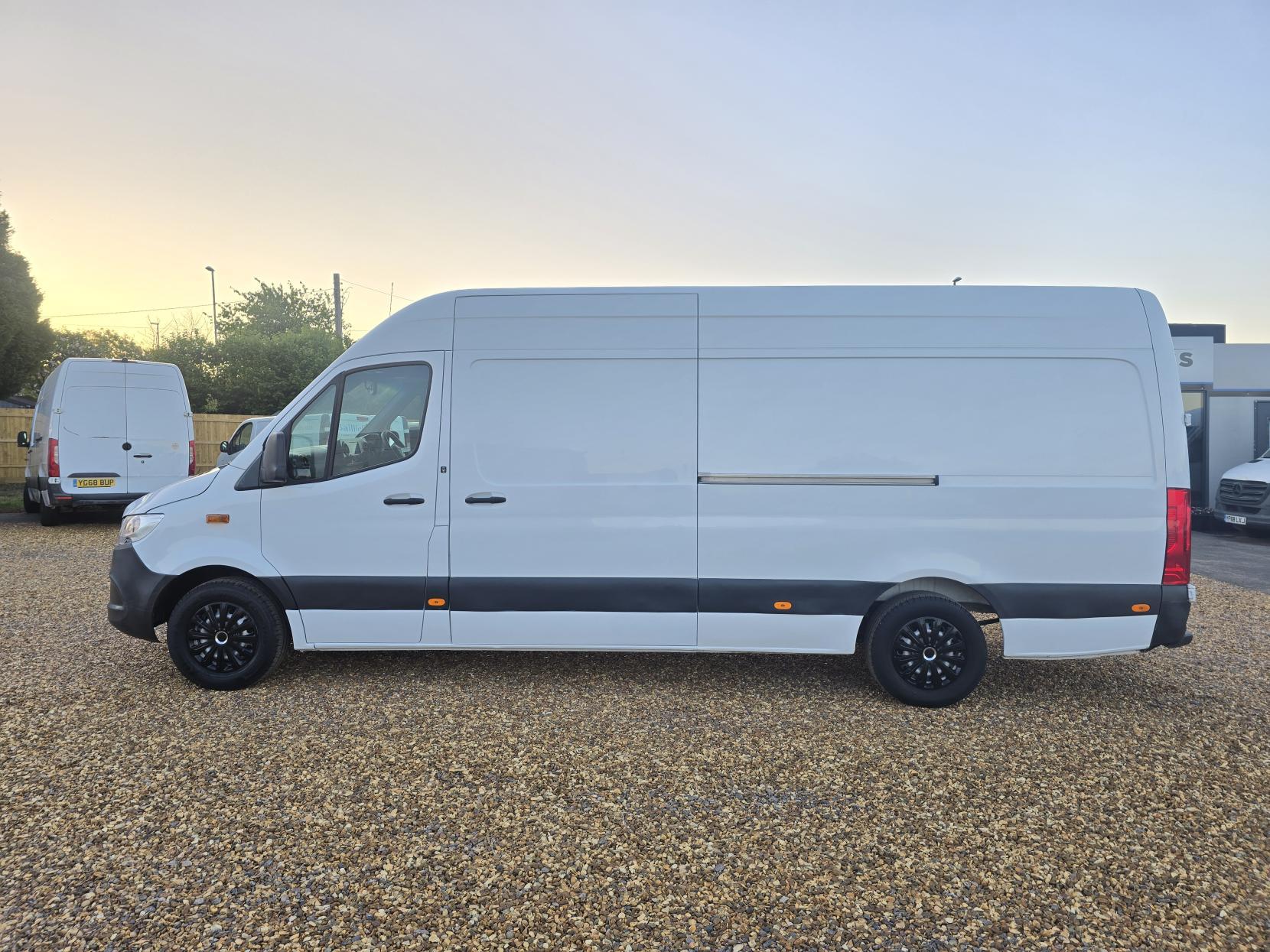 Mercedes-Benz Sprinter 2.1 311 CDI Panel Van 5dr Diesel Manual RWD L3 H2 Euro 6 (114 ps)