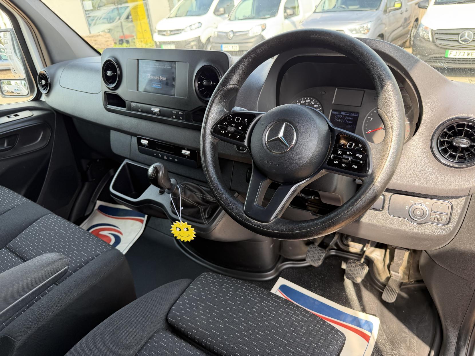 2020 Mercedes-Benz Sprinter 2.1 314 CDI Premium Panel Van 5dr Diesel Manual FWD L2 H2 Euro 6 (s/s) (143 ps) - Thumbnail 2