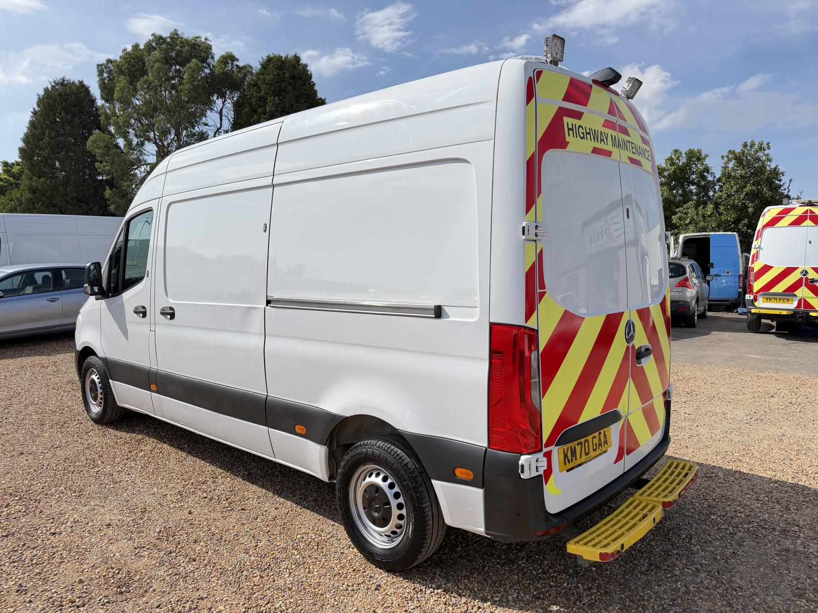 2020 Mercedes-Benz Sprinter 2.1 314 CDI Premium Panel Van 5dr Diesel Manual FWD L2 H2 Euro 6 (s/s) (143 ps) - Thumbnail 9