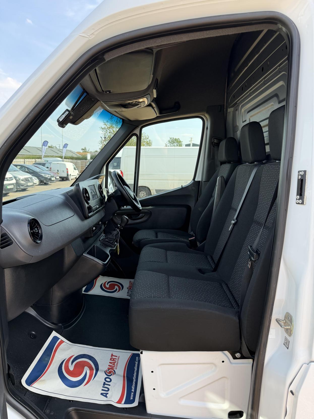 2020 Mercedes-Benz Sprinter 2.1 314 CDI Premium Panel Van 5dr Diesel Manual FWD L2 H2 Euro 6 (s/s) (143 ps) - Thumbnail 17