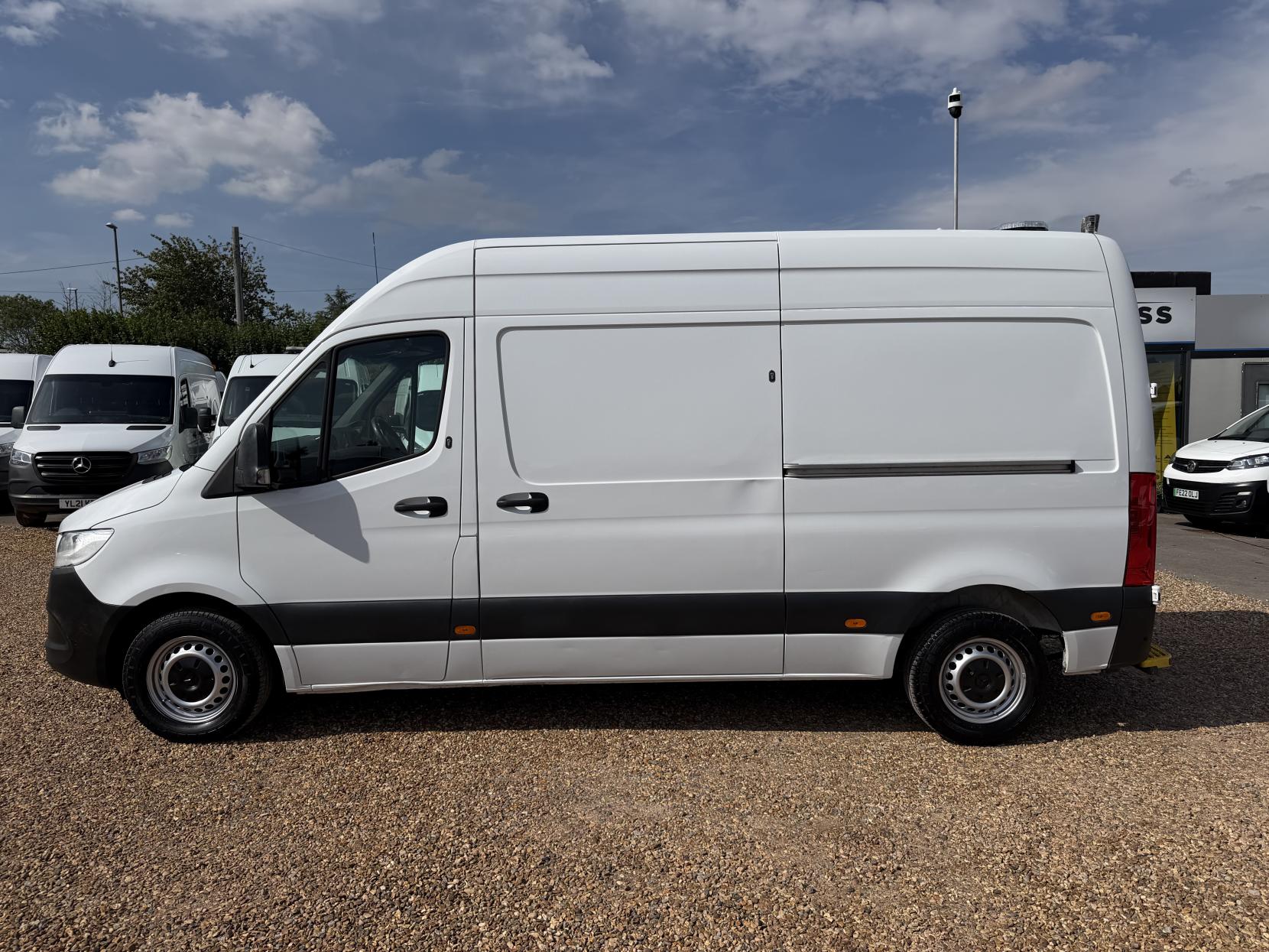 2020 Mercedes-Benz Sprinter 2.1 314 CDI Premium Panel Van 5dr Diesel Manual FWD L2 H2 Euro 6 (s/s) (143 ps) - Thumbnail 8
