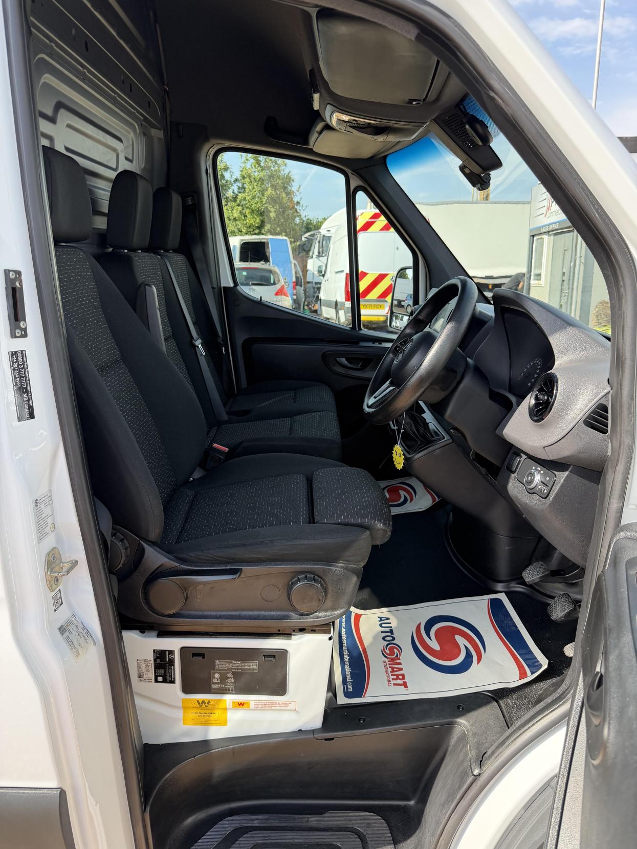 2020 Mercedes-Benz Sprinter 2.1 314 CDI Premium Panel Van 5dr Diesel Manual FWD L2 H2 Euro 6 (s/s) (143 ps) - Thumbnail 14
