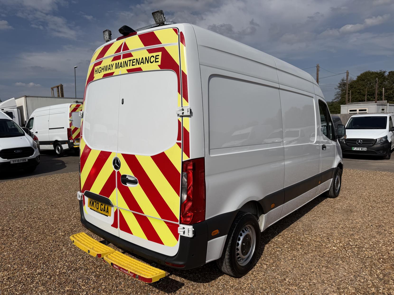 2020 Mercedes-Benz Sprinter 2.1 314 CDI Premium Panel Van 5dr Diesel Manual FWD L2 H2 Euro 6 (s/s) (143 ps) - Thumbnail 11