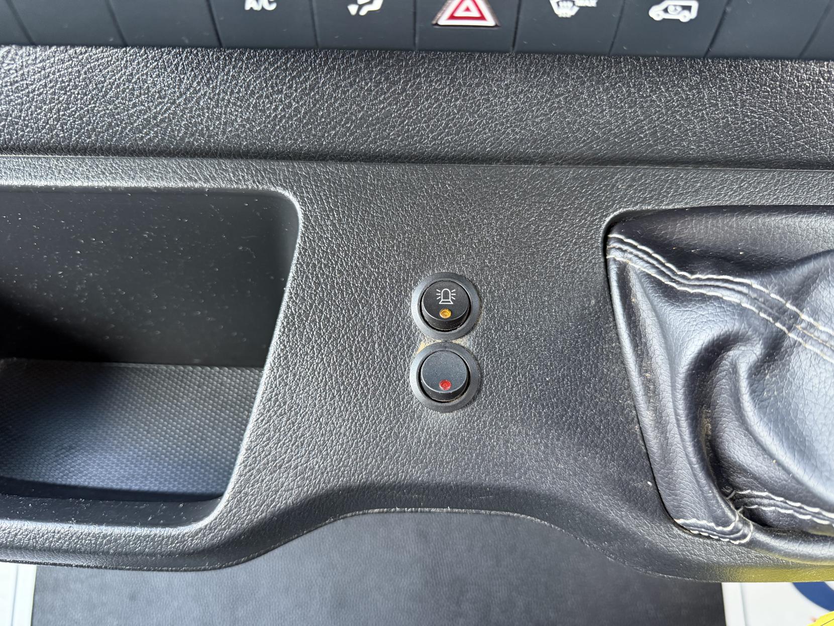 2020 Mercedes-Benz Sprinter 2.1 314 CDI Premium Panel Van 5dr Diesel Manual FWD L2 H2 Euro 6 (s/s) (143 ps) - Thumbnail 33