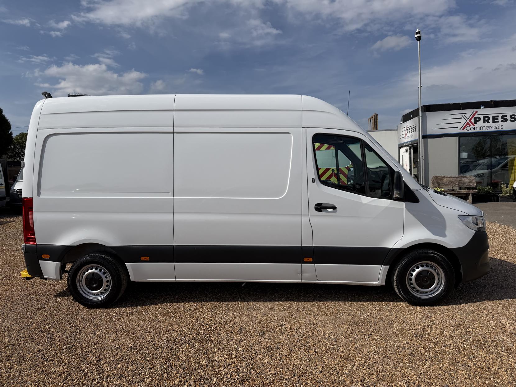 2020 Mercedes-Benz Sprinter 2.1 314 CDI Premium Panel Van 5dr Diesel Manual FWD L2 H2 Euro 6 (s/s) (143 ps) - Thumbnail 12