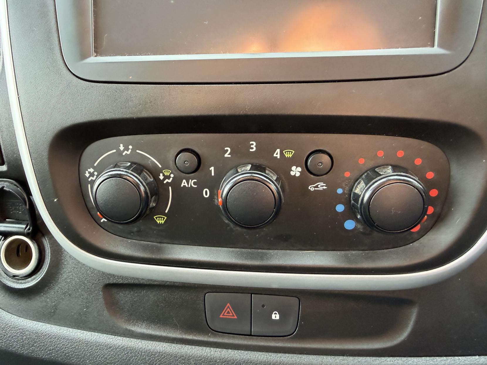 Renault Trafic 1.6 dCi ENERGY 27 Sport Panel Van 5dr Diesel Manual SWB Standard Roof Euro 5 (s/s) (120 ps)