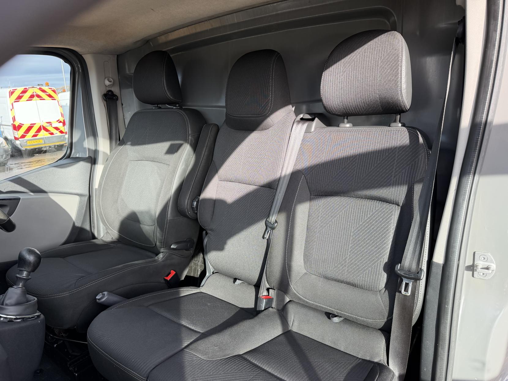 Renault Trafic 1.6 dCi ENERGY 27 Sport Panel Van 5dr Diesel Manual SWB Standard Roof Euro 5 (s/s) (120 ps)