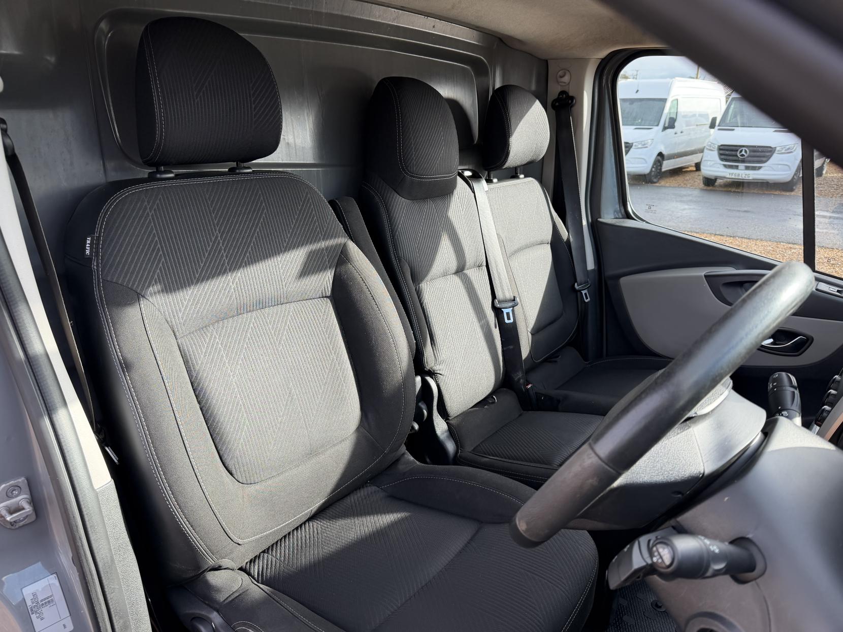 Renault Trafic 1.6 dCi ENERGY 27 Sport Panel Van 5dr Diesel Manual SWB Standard Roof Euro 5 (s/s) (120 ps)