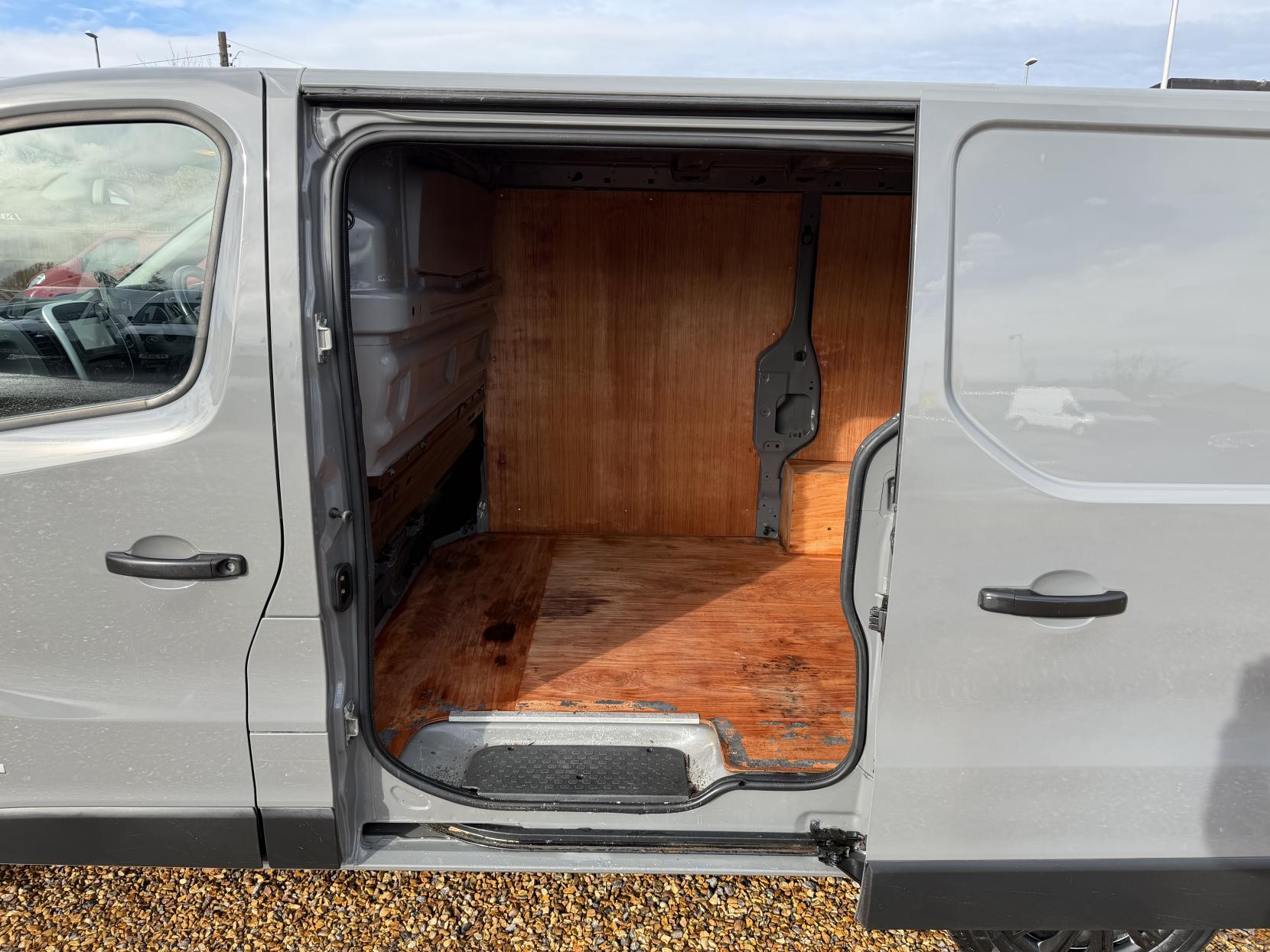 Renault Trafic 1.6 dCi ENERGY 27 Sport Panel Van 5dr Diesel Manual SWB Standard Roof Euro 5 (s/s) (120 ps)