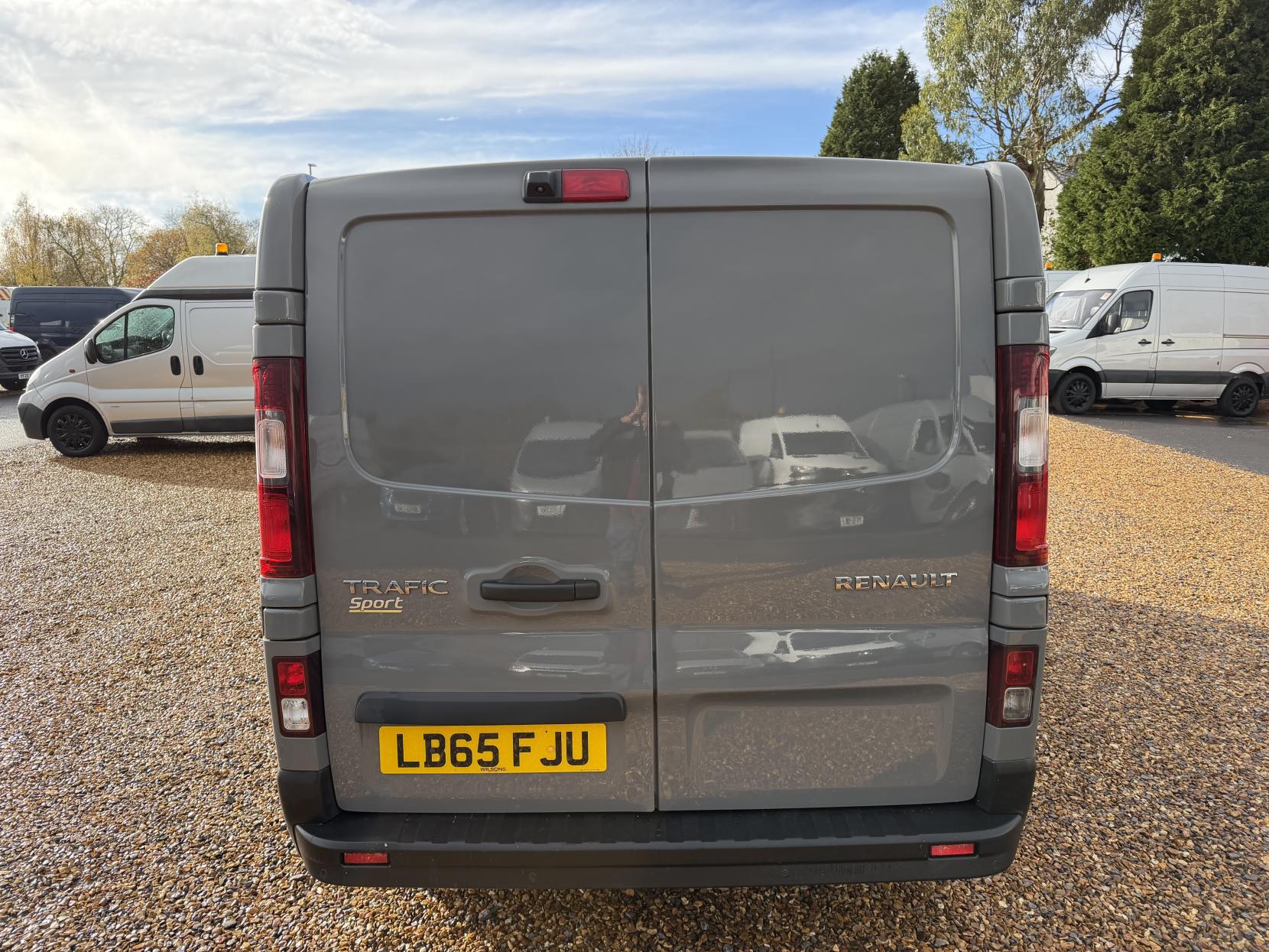 Renault Trafic 1.6 dCi ENERGY 27 Sport Panel Van 5dr Diesel Manual SWB Standard Roof Euro 5 (s/s) (120 ps)