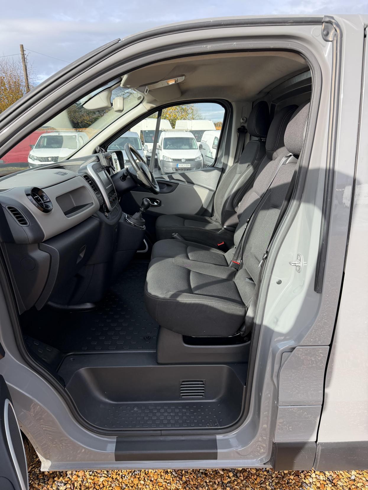 Renault Trafic 1.6 dCi ENERGY 27 Sport Panel Van 5dr Diesel Manual SWB Standard Roof Euro 5 (s/s) (120 ps)