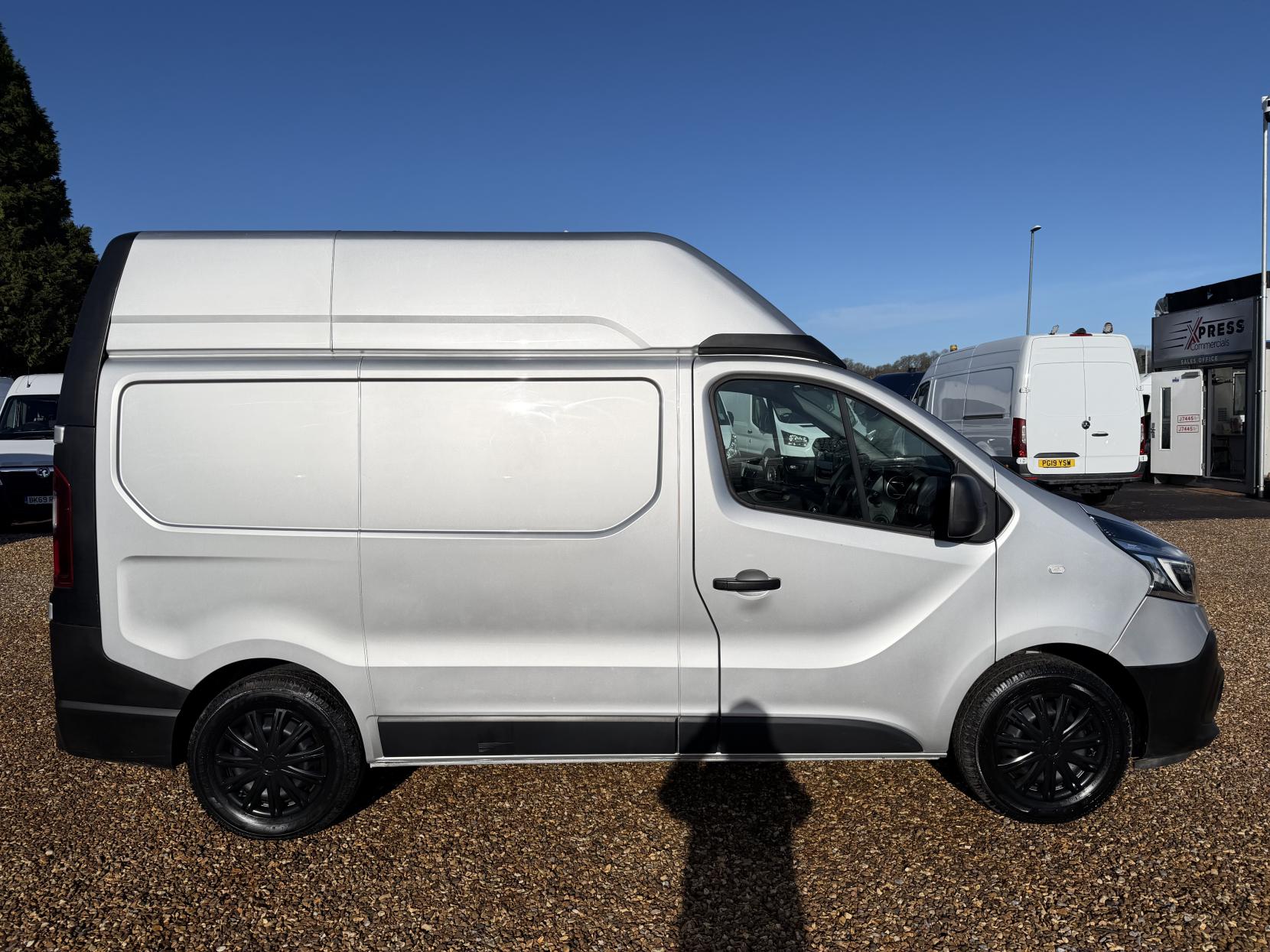 Renault Trafic 2.0 dCi ENERGY 30 Business+ Panel Van 5dr Diesel Manual SWB High Roof Euro 6 (s/s) (145 ps)