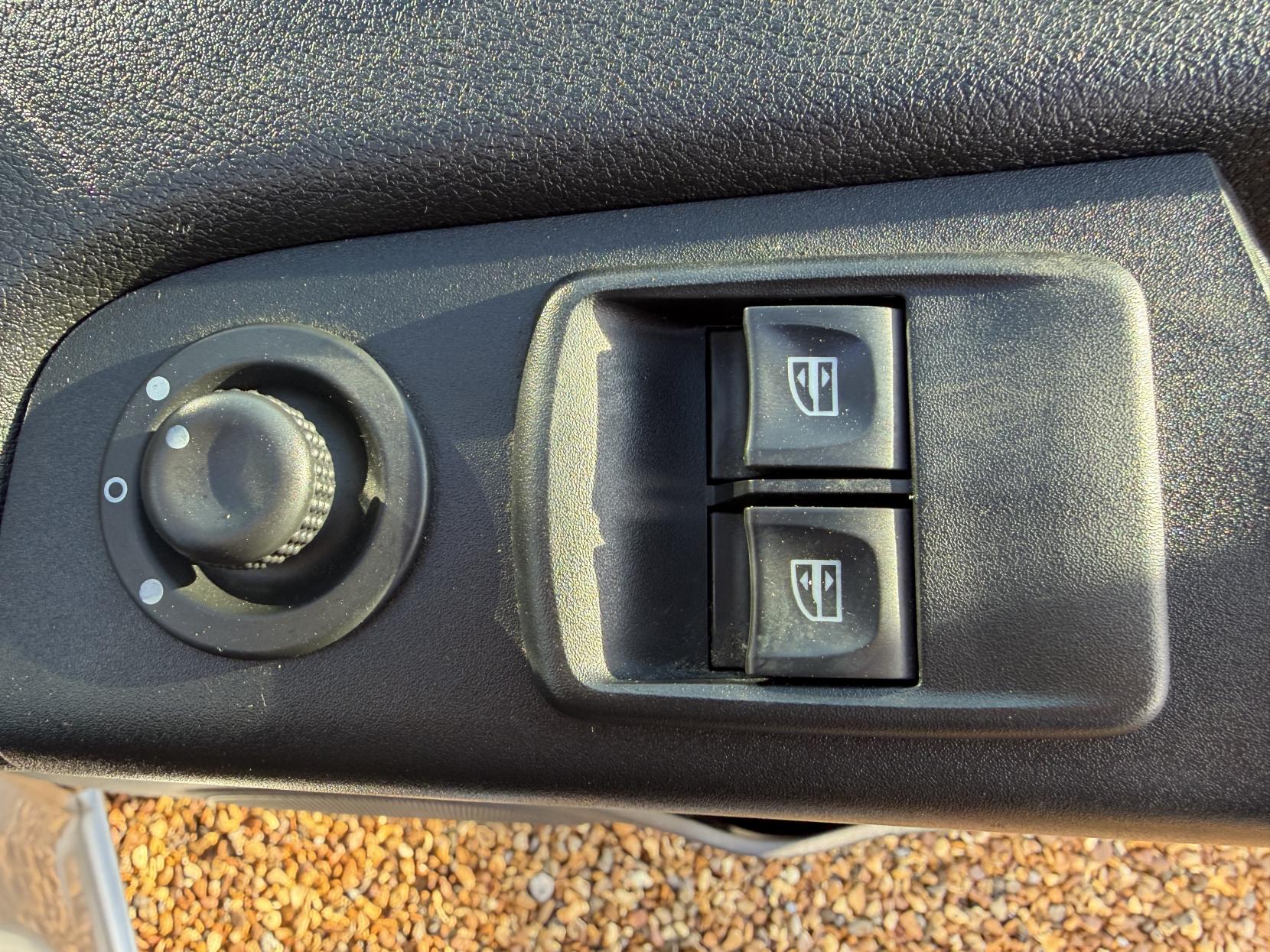 Renault Trafic 2.0 dCi ENERGY 30 Business+ Panel Van 5dr Diesel Manual SWB High Roof Euro 6 (s/s) (145 ps)