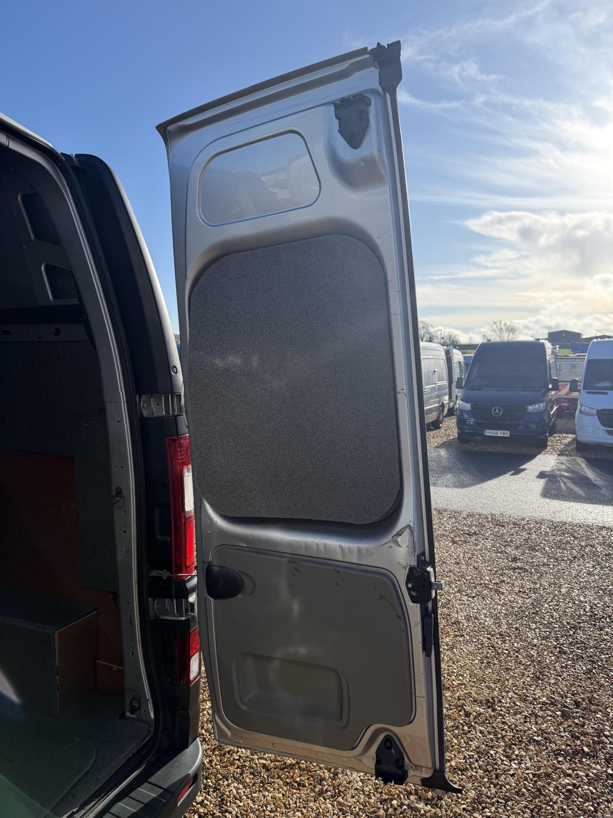 Renault Trafic 2.0 dCi ENERGY 30 Business+ Panel Van 5dr Diesel Manual SWB High Roof Euro 6 (s/s) (145 ps)