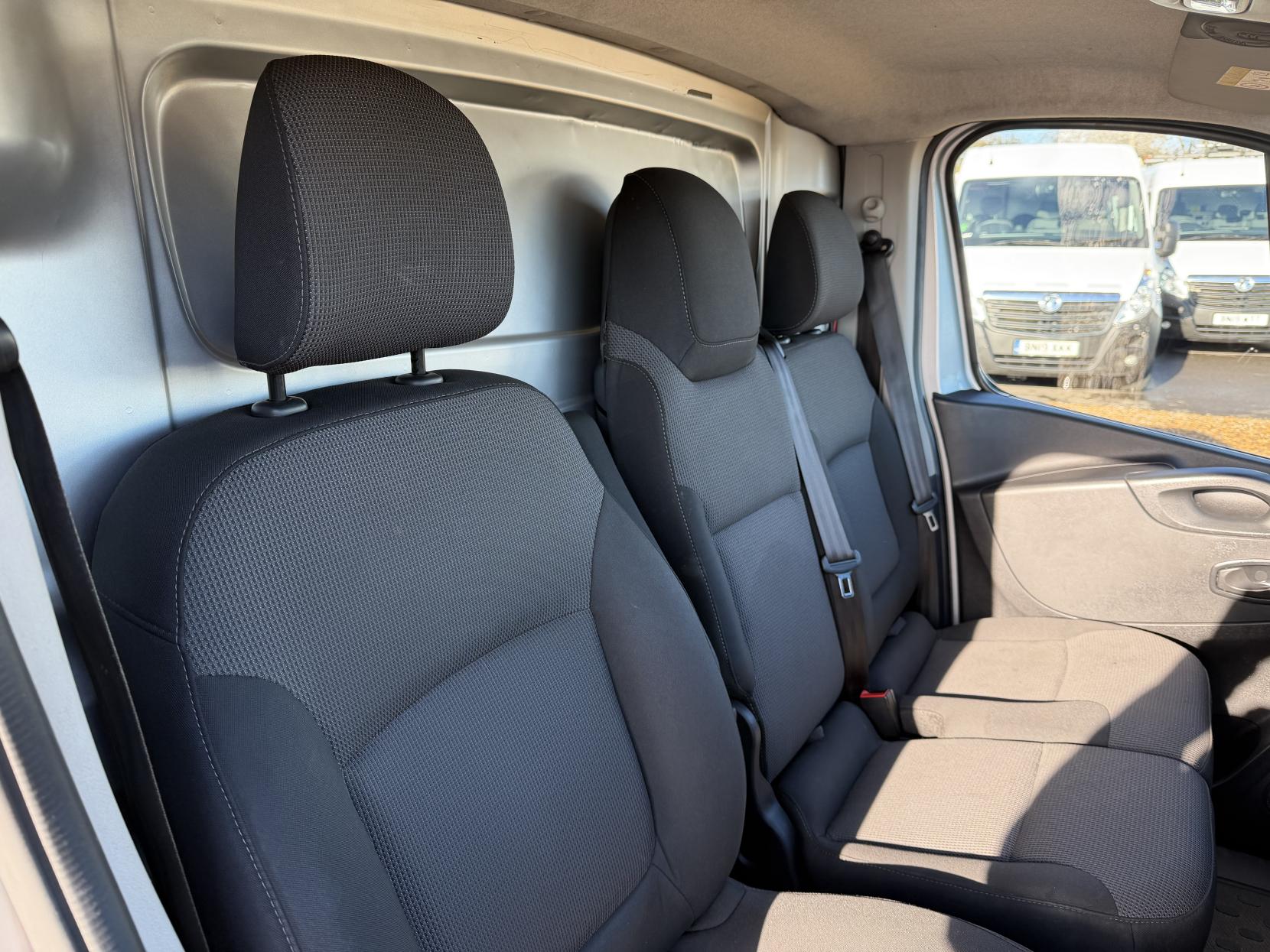 Renault Trafic 2.0 dCi ENERGY 30 Business+ Panel Van 5dr Diesel Manual SWB High Roof Euro 6 (s/s) (145 ps)