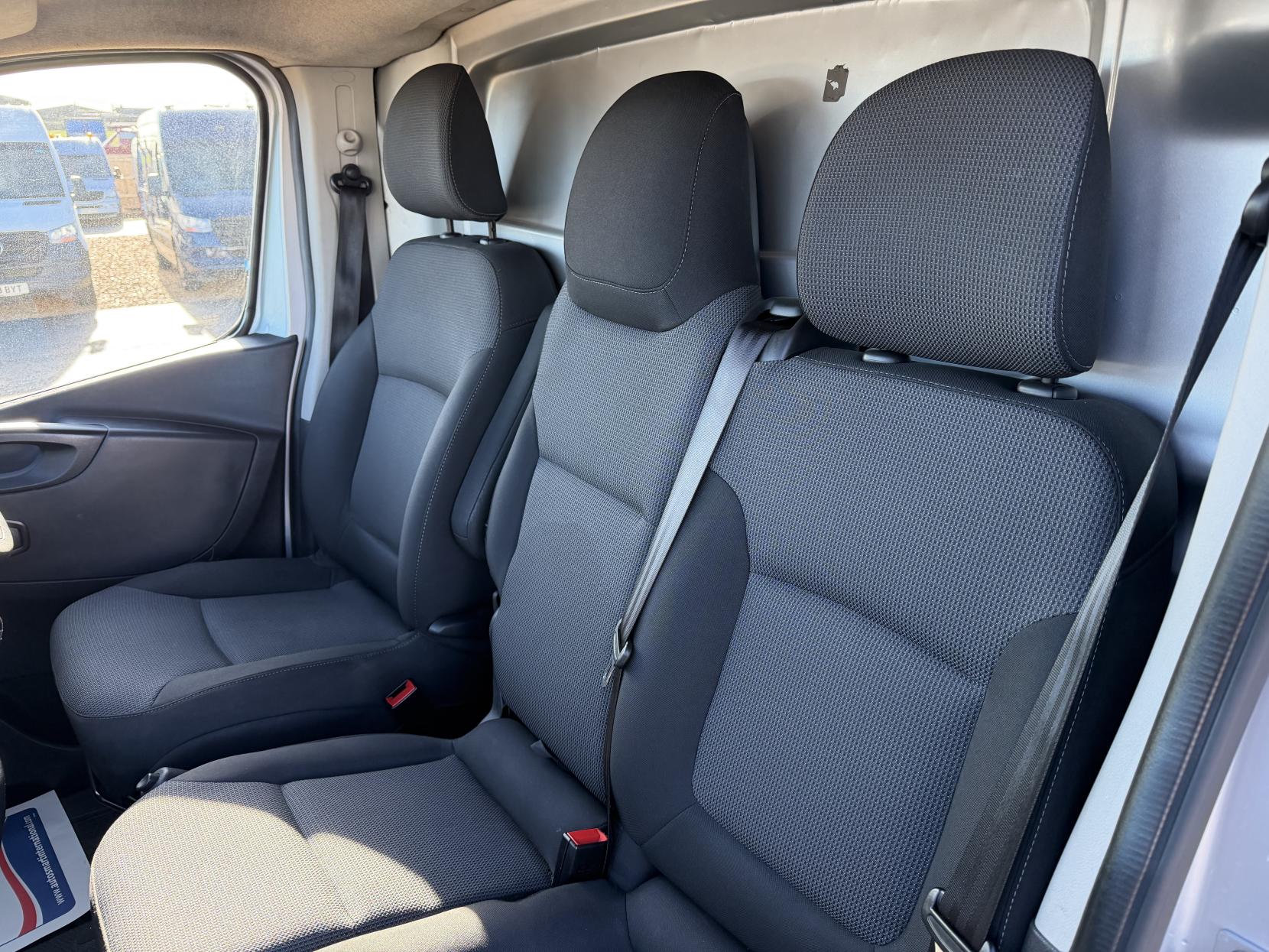 Renault Trafic 2.0 dCi ENERGY 30 Business+ Panel Van 5dr Diesel Manual SWB High Roof Euro 6 (s/s) (145 ps)