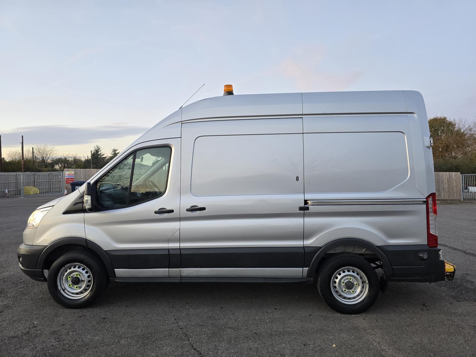 Ford Transit 2.2 TDCi 350 Panel Van 5dr Diesel Manual RWD L2 H3 Euro 5 (155 ps)