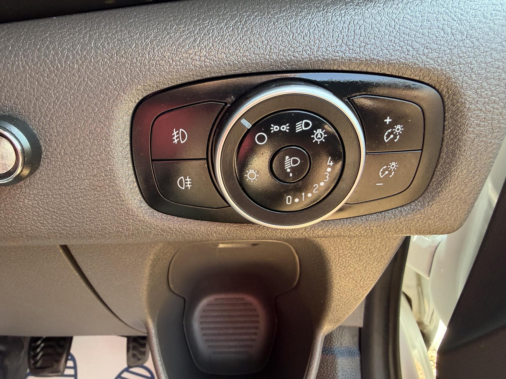 2019 Ford Transit Custom 2.0 320 EcoBlue Panel Van 5dr Diesel Manual L2 H2 Euro 6 (130 ps) - Thumbnail 44