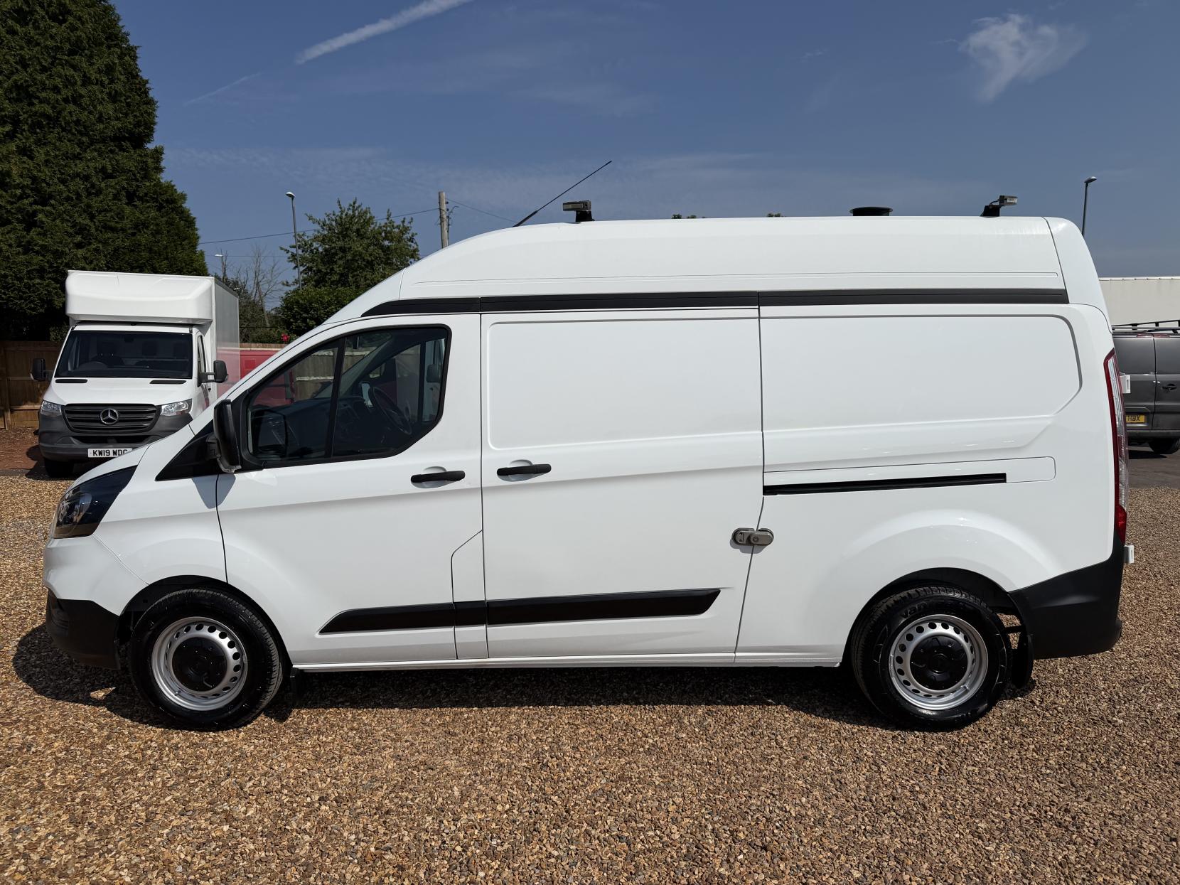 2019 Ford Transit Custom 2.0 320 EcoBlue Panel Van 5dr Diesel Manual L2 H2 Euro 6 (130 ps) - Thumbnail 8