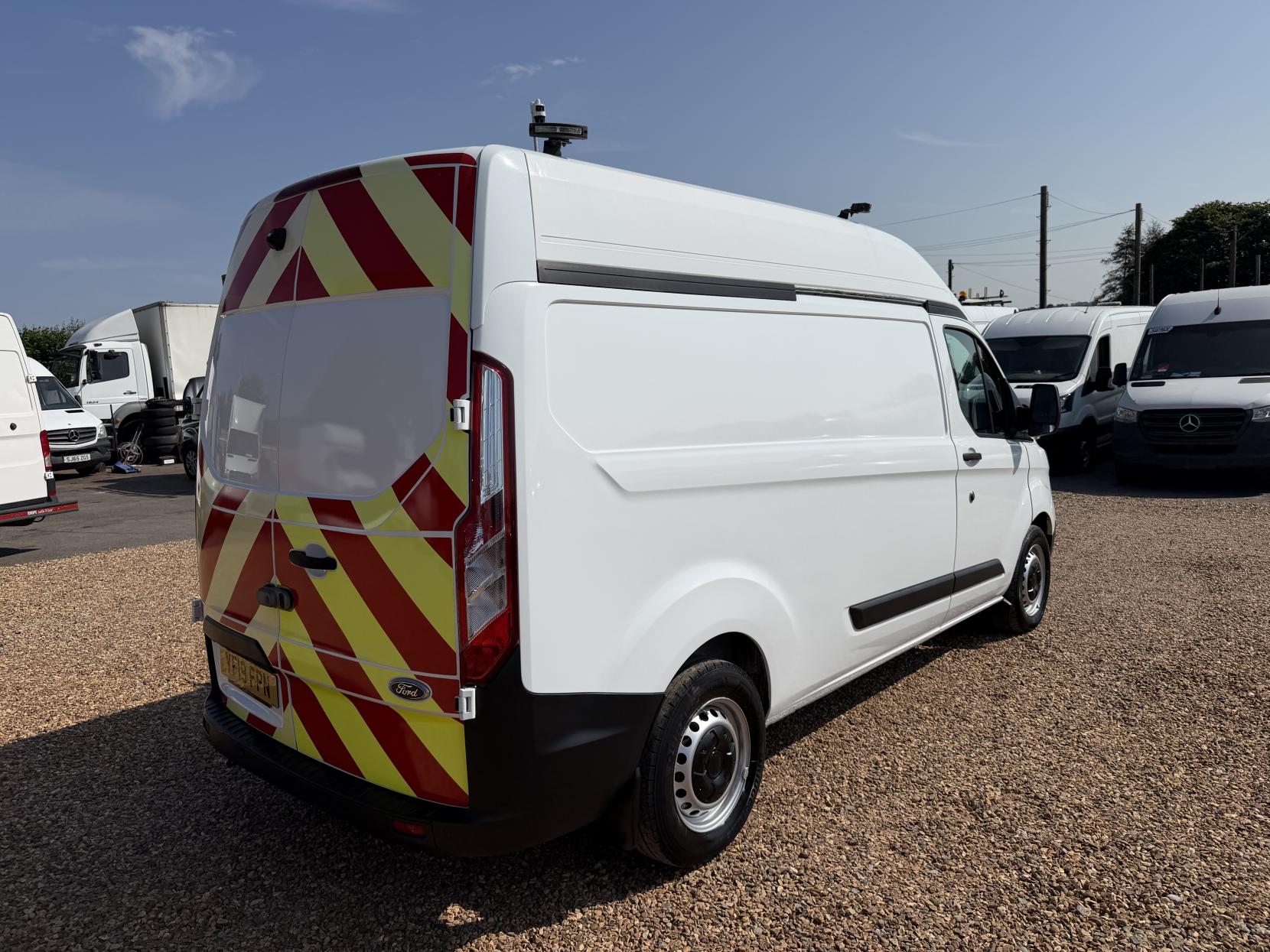2019 Ford Transit Custom 2.0 320 EcoBlue Panel Van 5dr Diesel Manual L2 H2 Euro 6 (130 ps) - Thumbnail 11