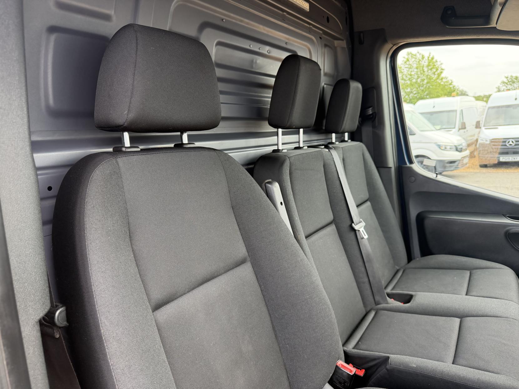 2019 Mercedes-Benz Sprinter 2.1 316 CDI Panel Van 5dr Diesel Manual RWD L2 H2 Euro 6 (163 ps) - Thumbnail 16