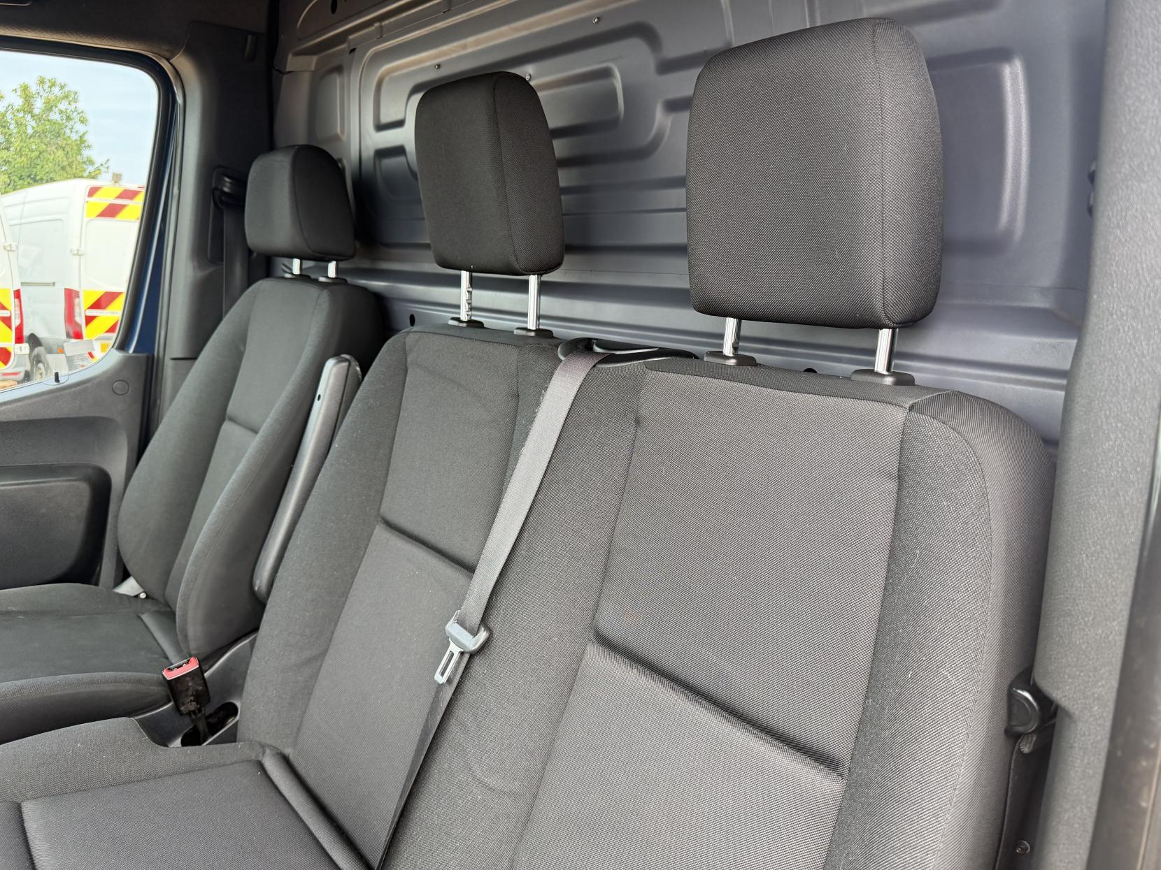 2019 Mercedes-Benz Sprinter 2.1 316 CDI Panel Van 5dr Diesel Manual RWD L2 H2 Euro 6 (163 ps) - Thumbnail 19