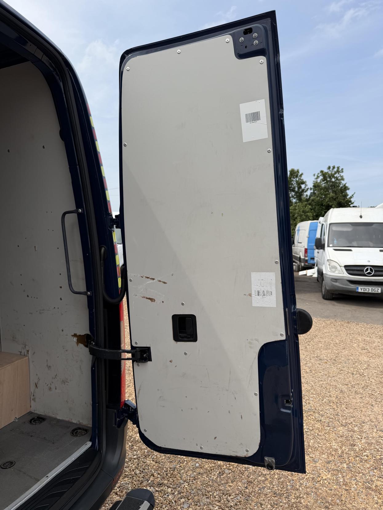 2019 Mercedes-Benz Sprinter 2.1 316 CDI Panel Van 5dr Diesel Manual RWD L2 H2 Euro 6 (163 ps) - Thumbnail 26